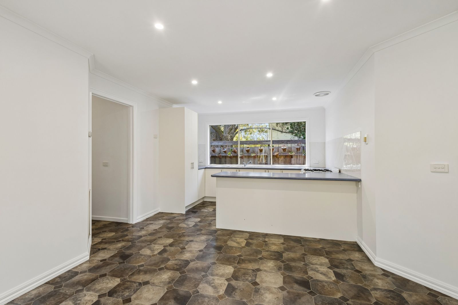 56 Cootamundra Avenue — photo 3 of 7