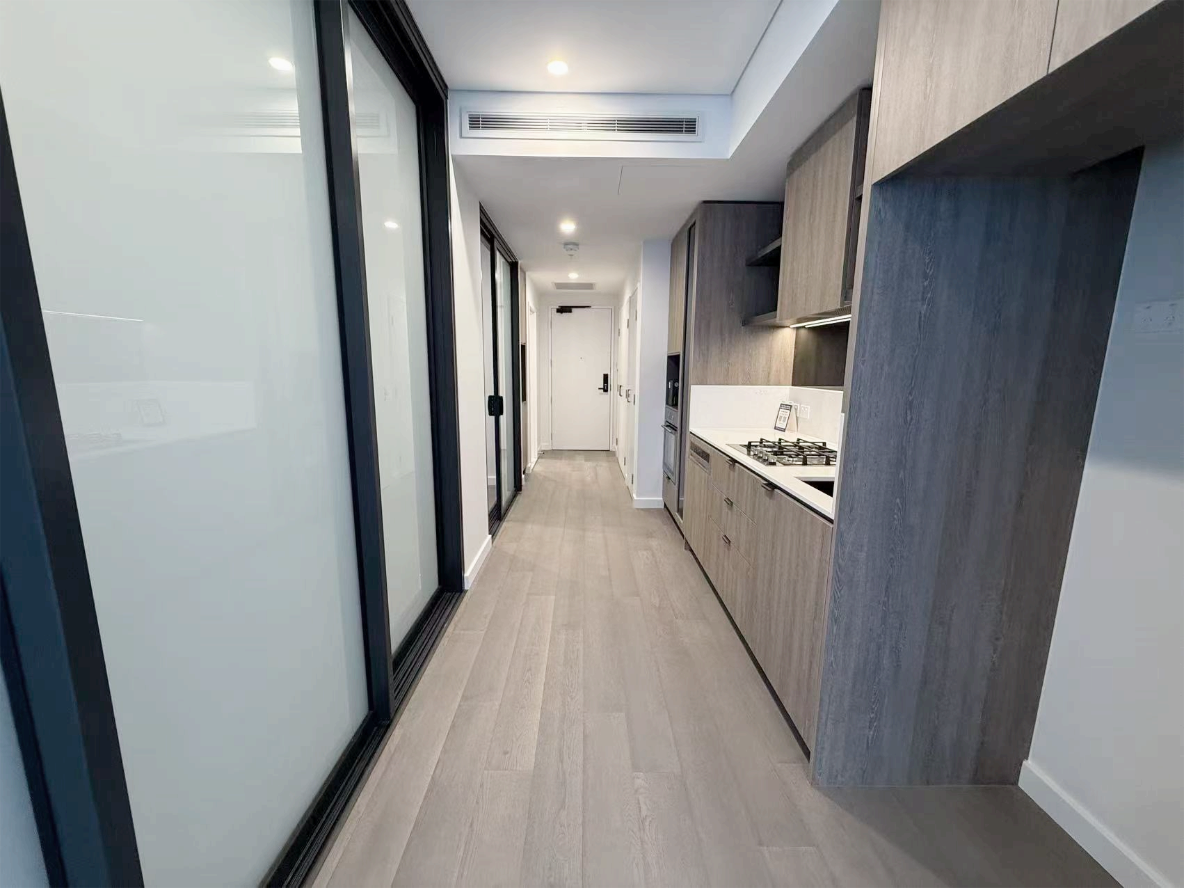 610/8 Hinchcliffe Place — photo 7 of 10