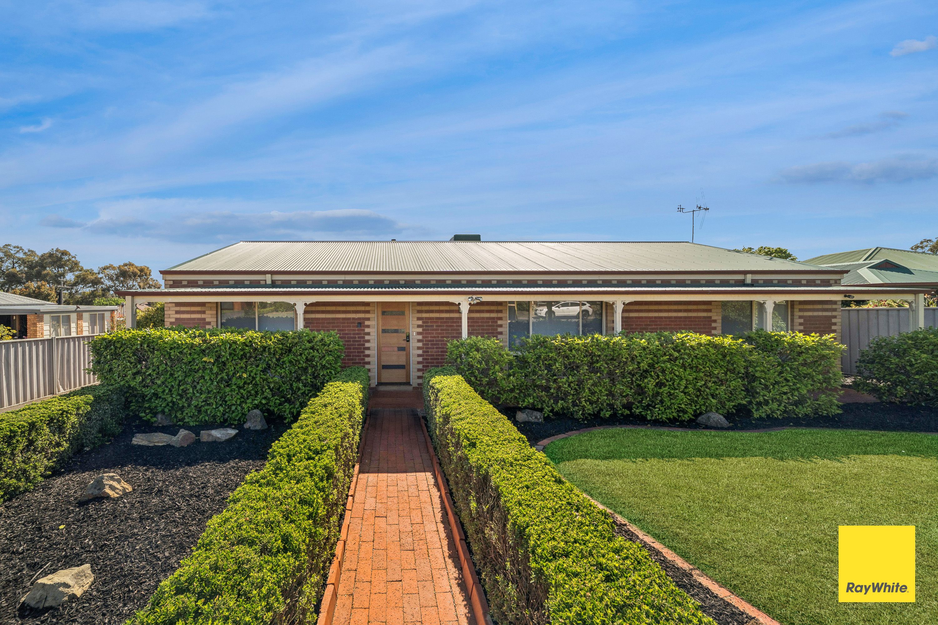 6 Ellimata Court , Strathdale VIC 3550
