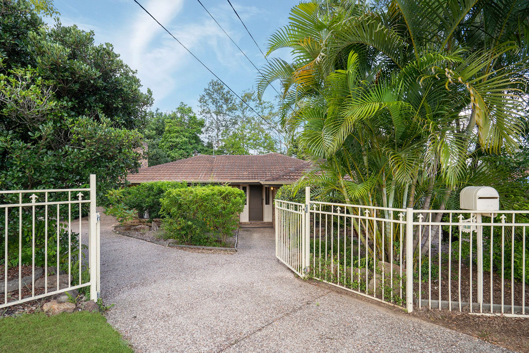 15 Kingfield Court, Regents Park, QLD 4118