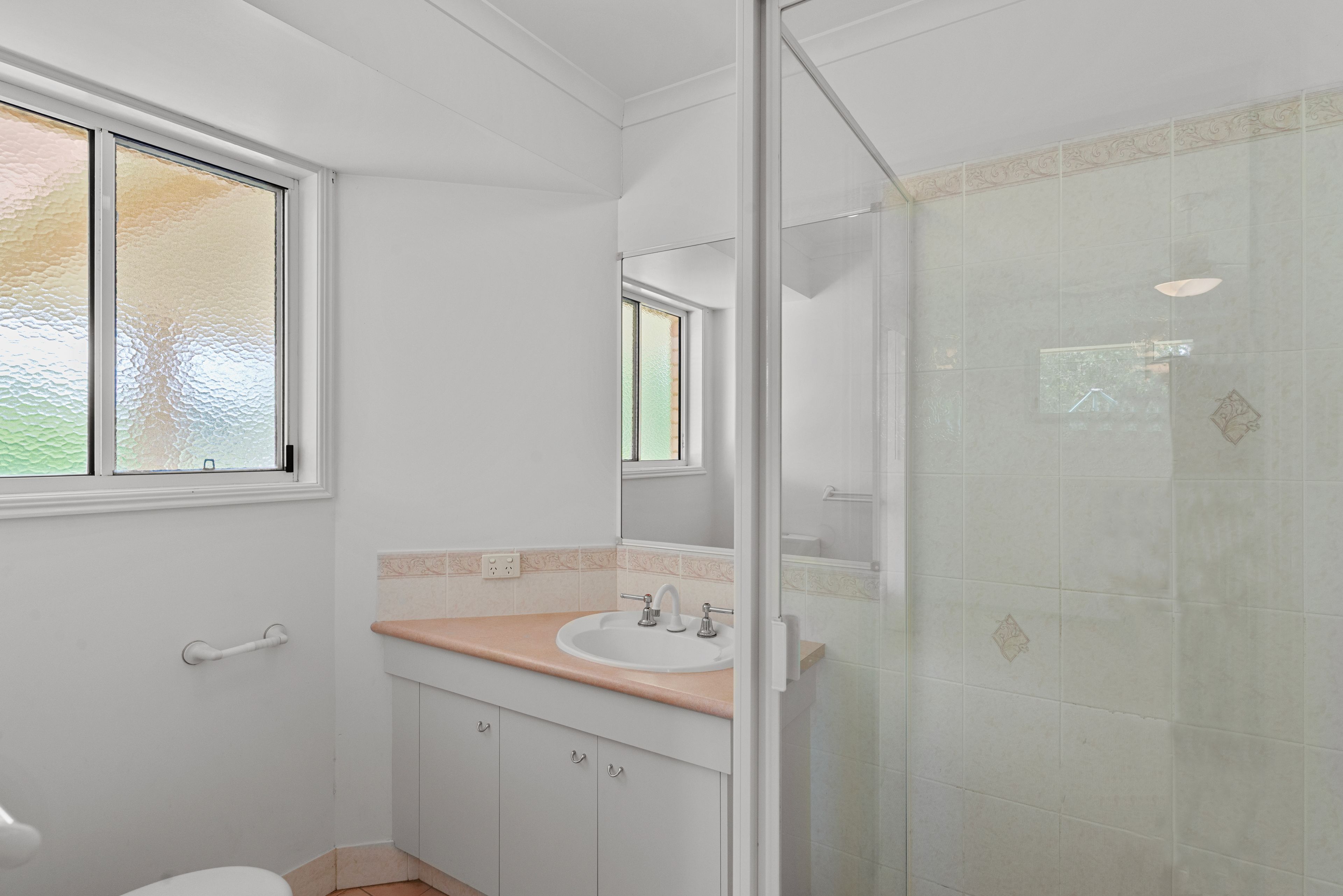 6 Colonial Court — photo 10 of 11