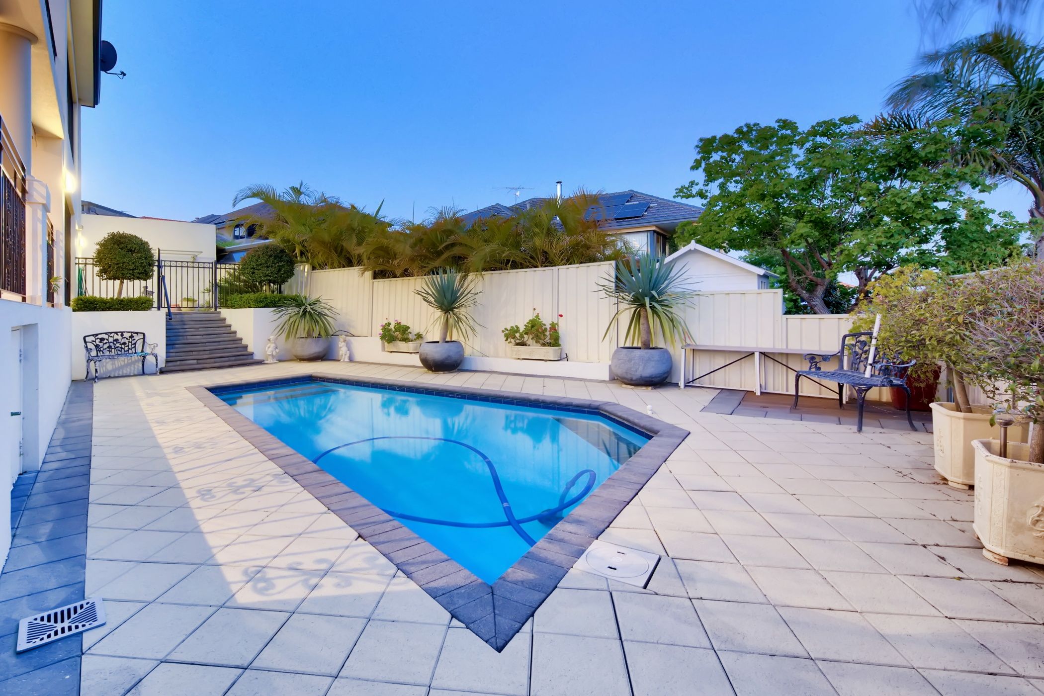 A Grand Entertainer with Endless Views — photo 27 of 30