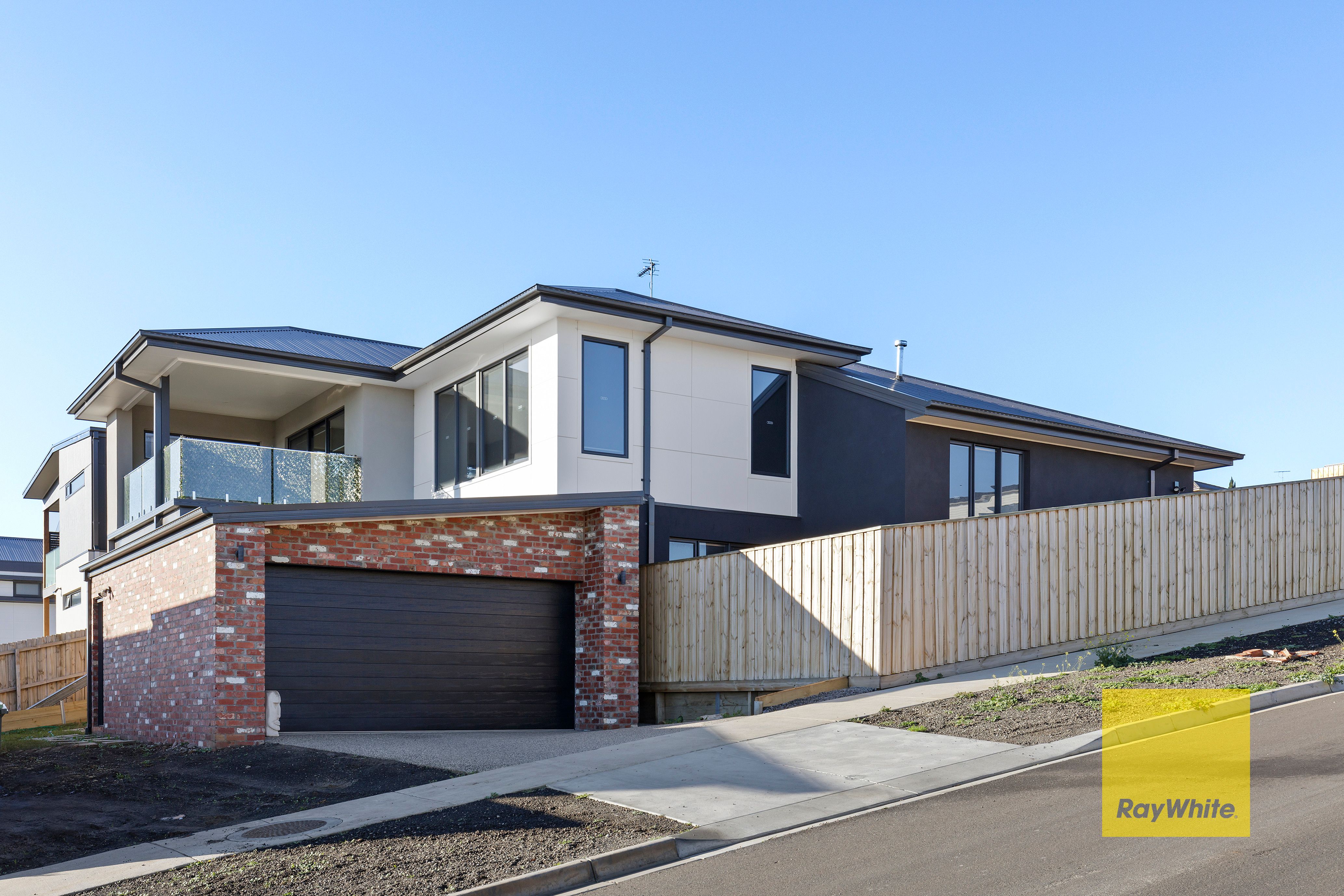 10 Annmaree Road, Highton VIC 3216