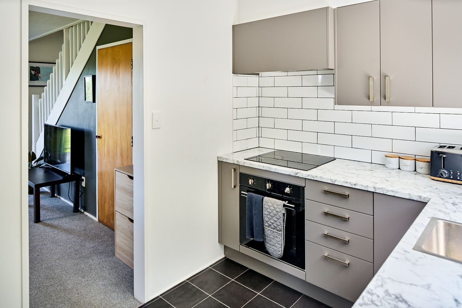 18a Cheltenham Terrace, Newlands, Wellington City