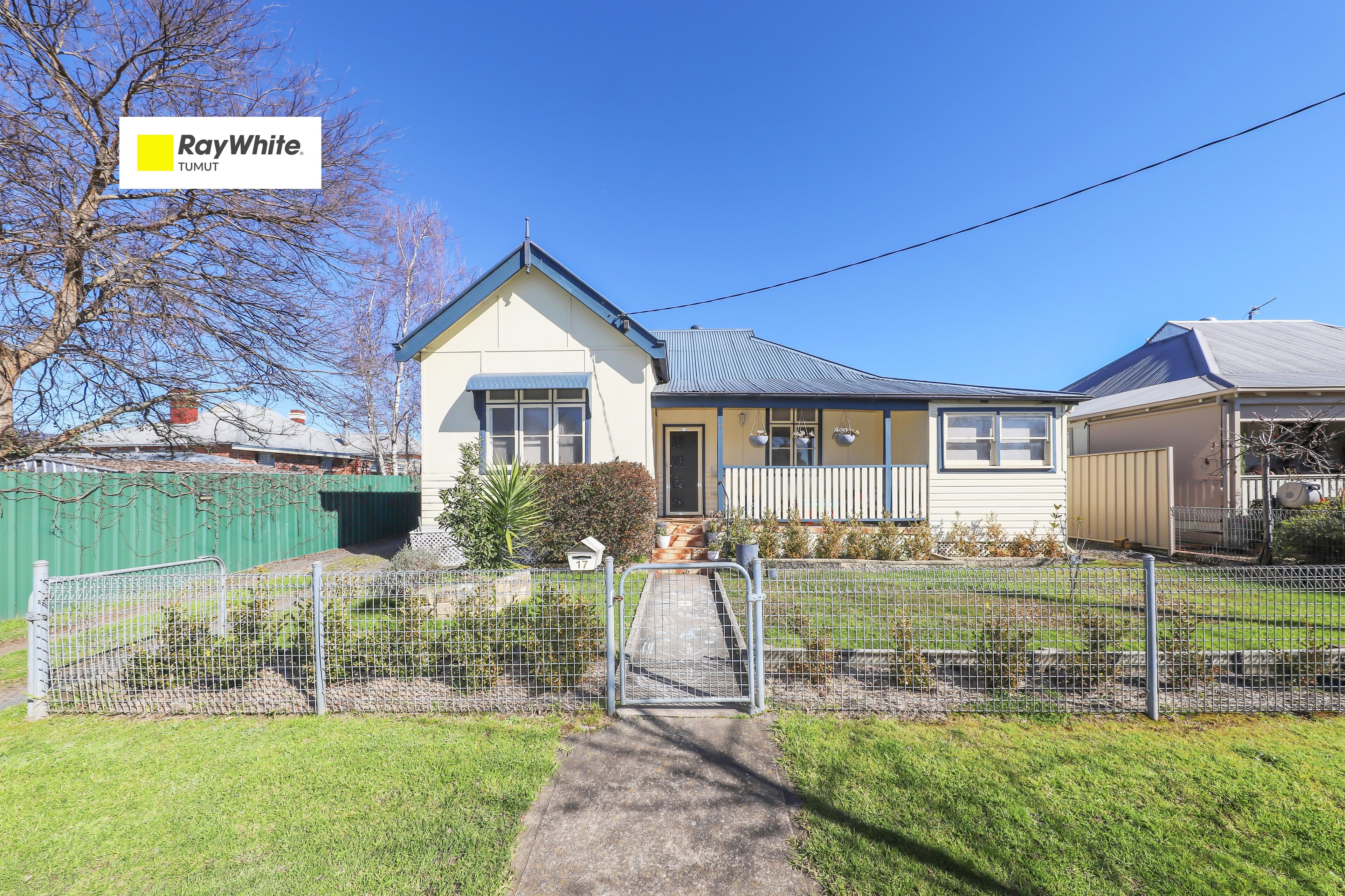 17 Fitzroy Street, Tumut NSW 2720