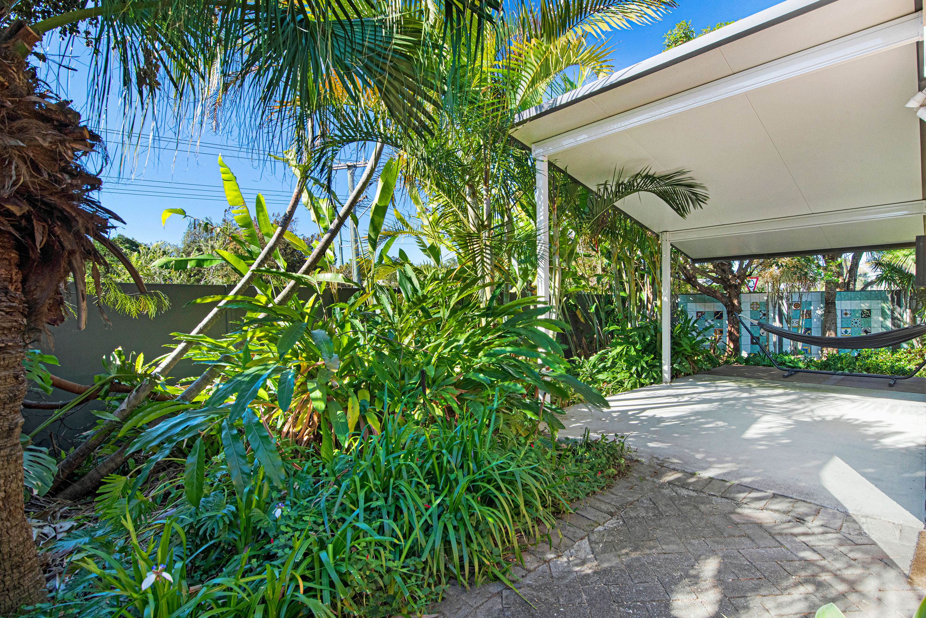 1/120 Whiting Street, Labrador, QLD 4215