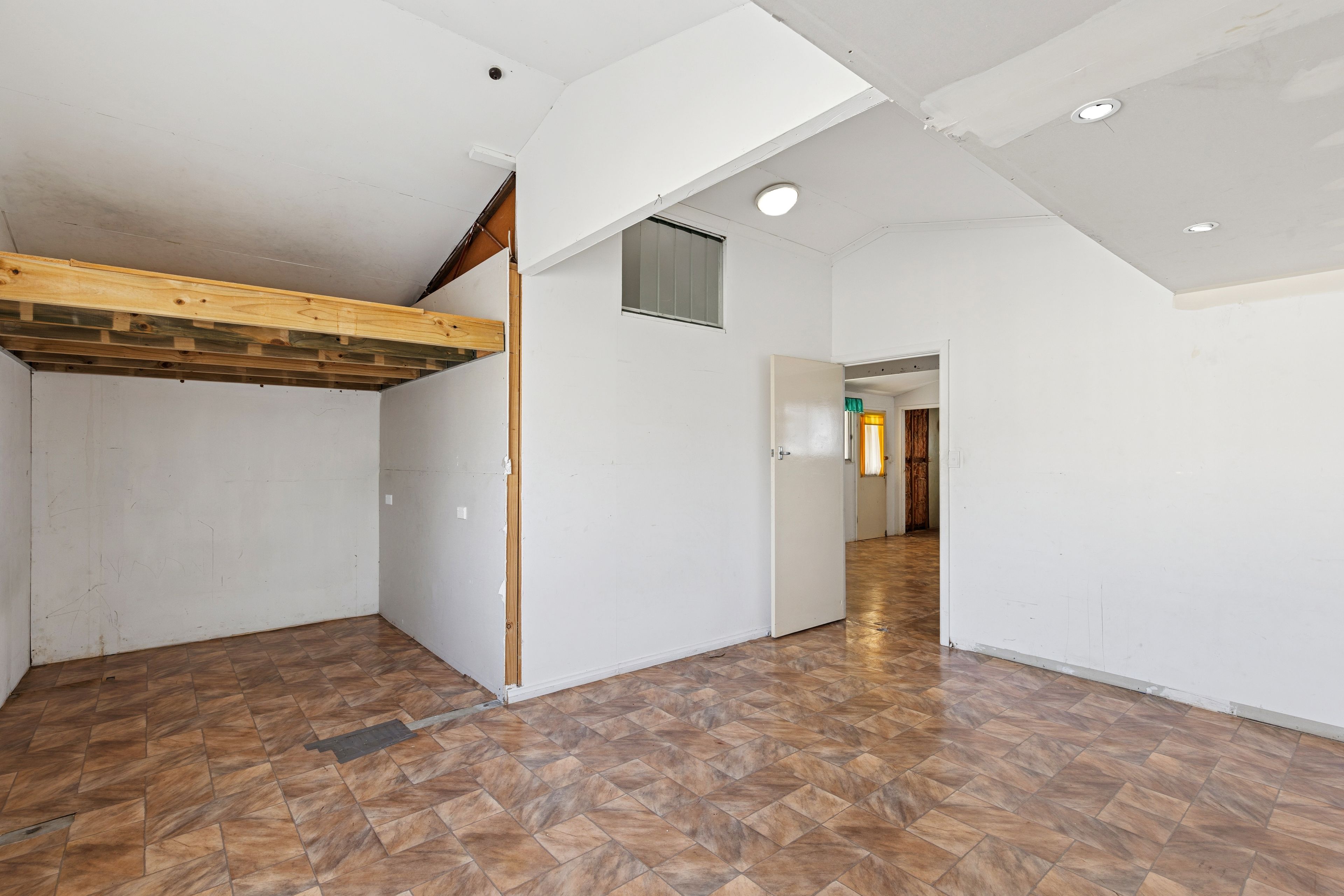 10 Orana Street — photo 12 of 15