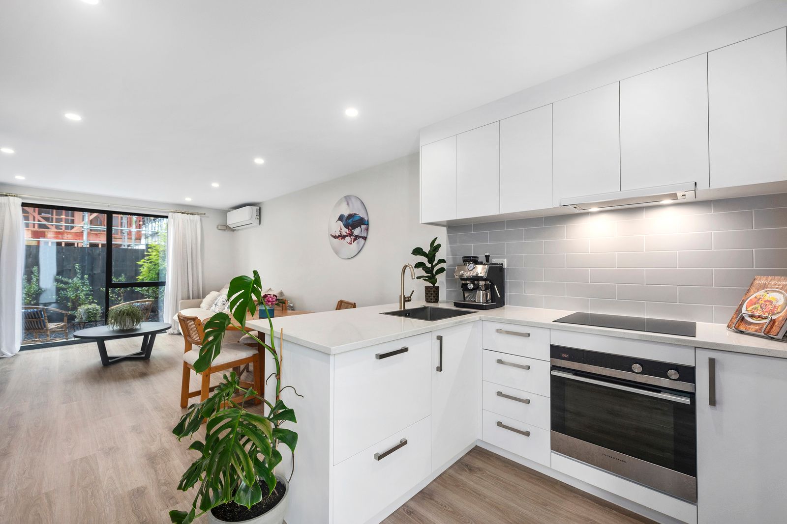 4/8 Chivalry Road, Glenfield, North Shore City