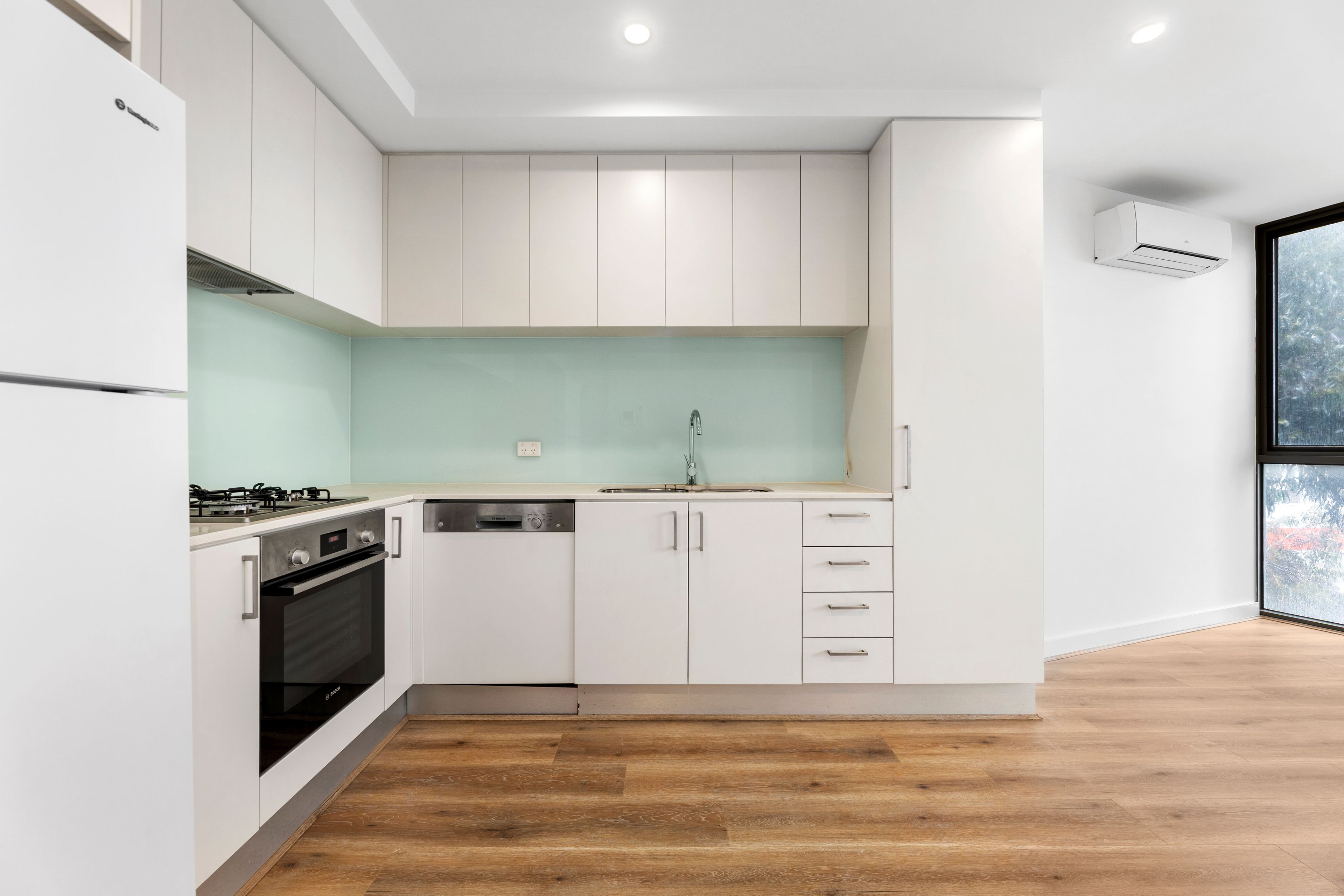 209a/6 Clinch Avenue — photo 4 of 12