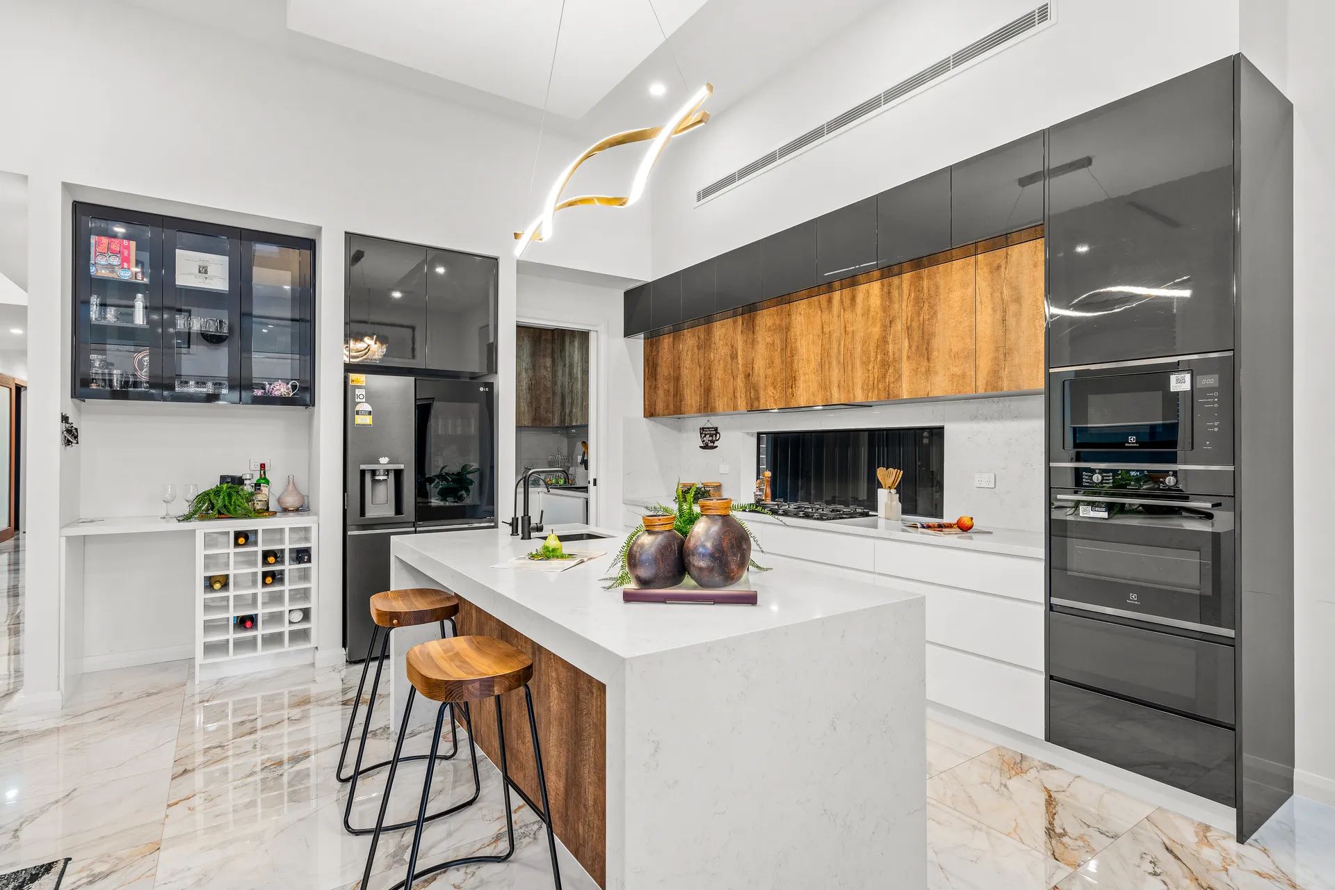 142 Parkway Drive — photo 4 of 19