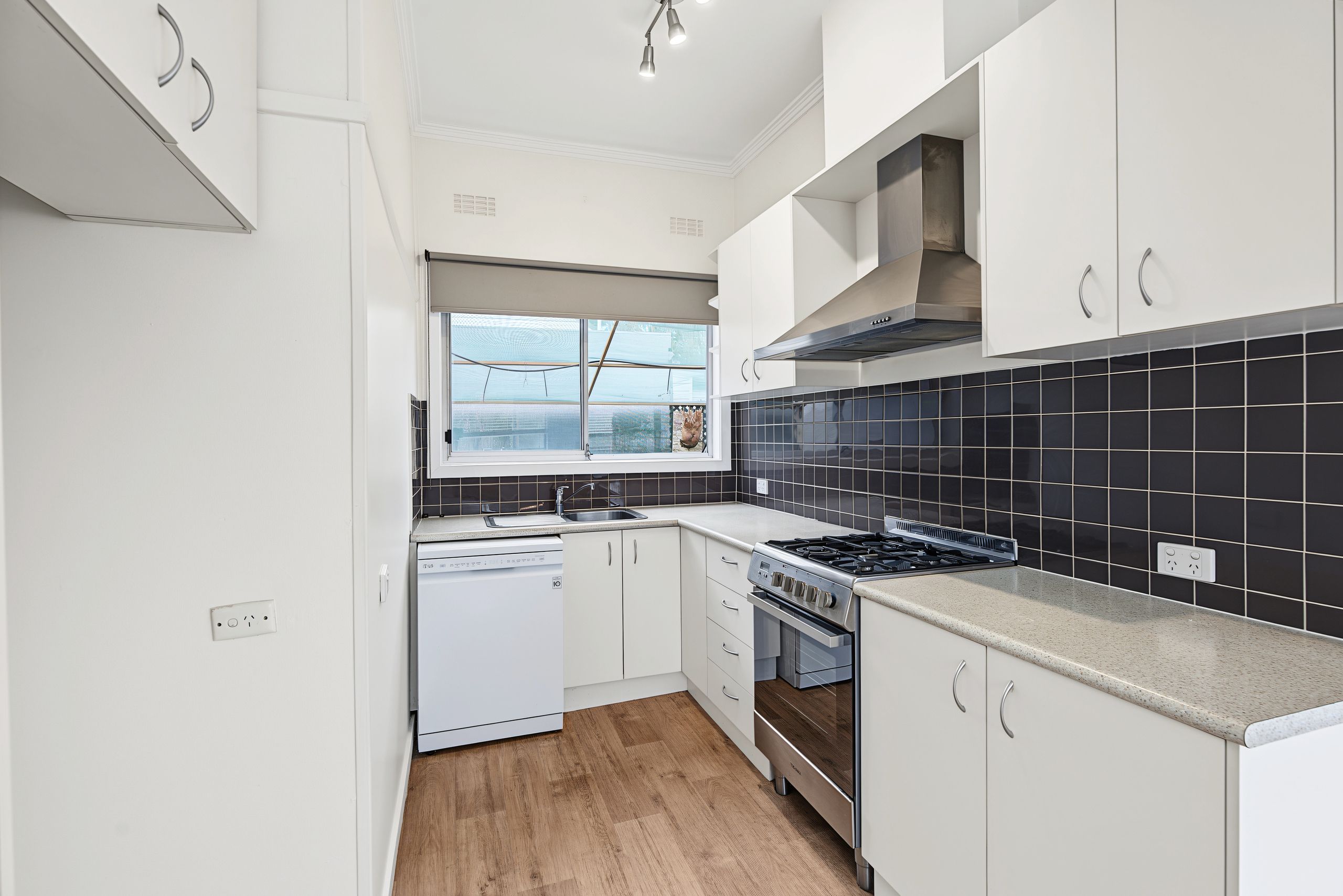 213 Wantigong Street — photo 5 of 10