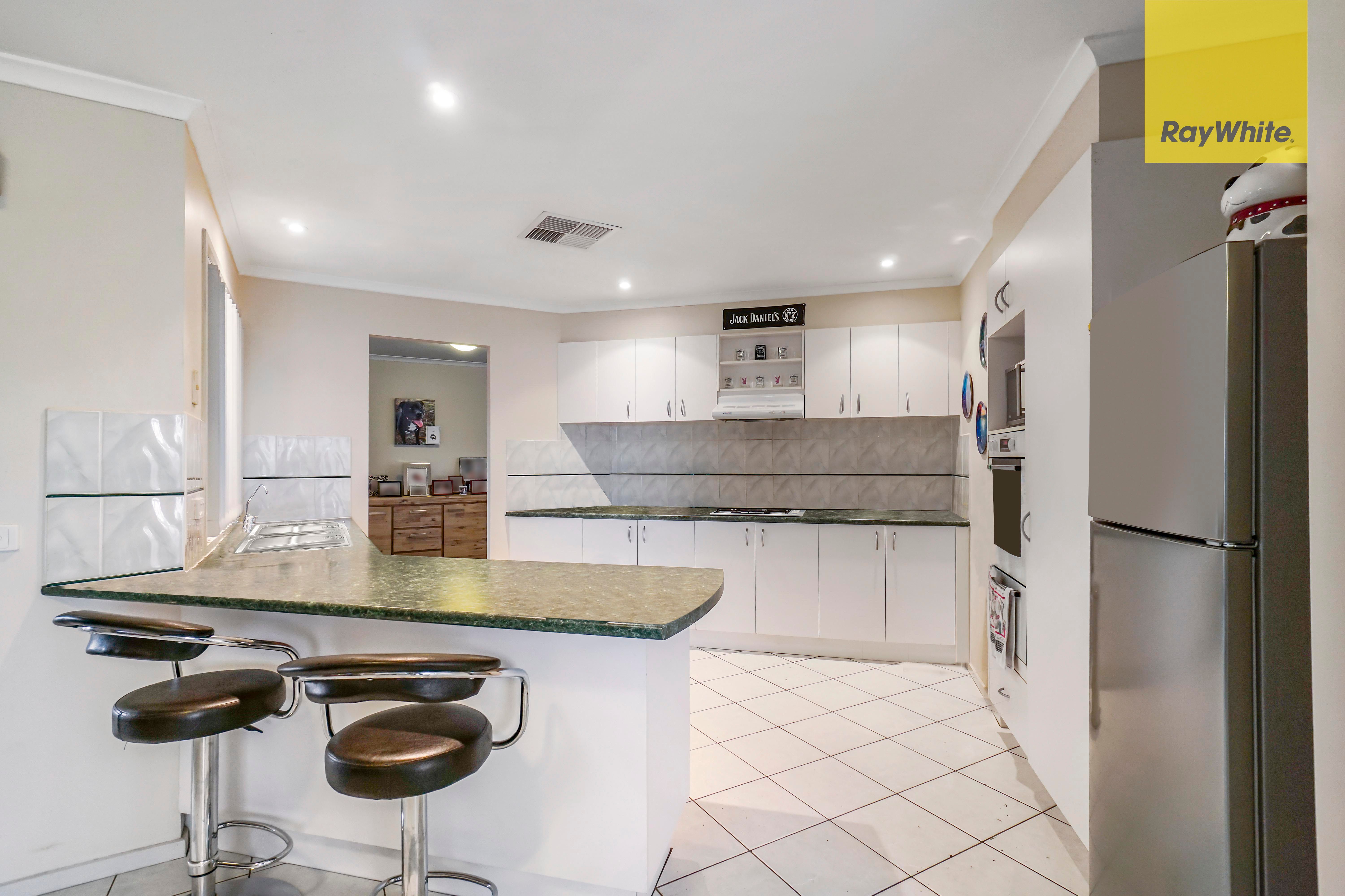 5 Dream Place, Melton South VIC 3338