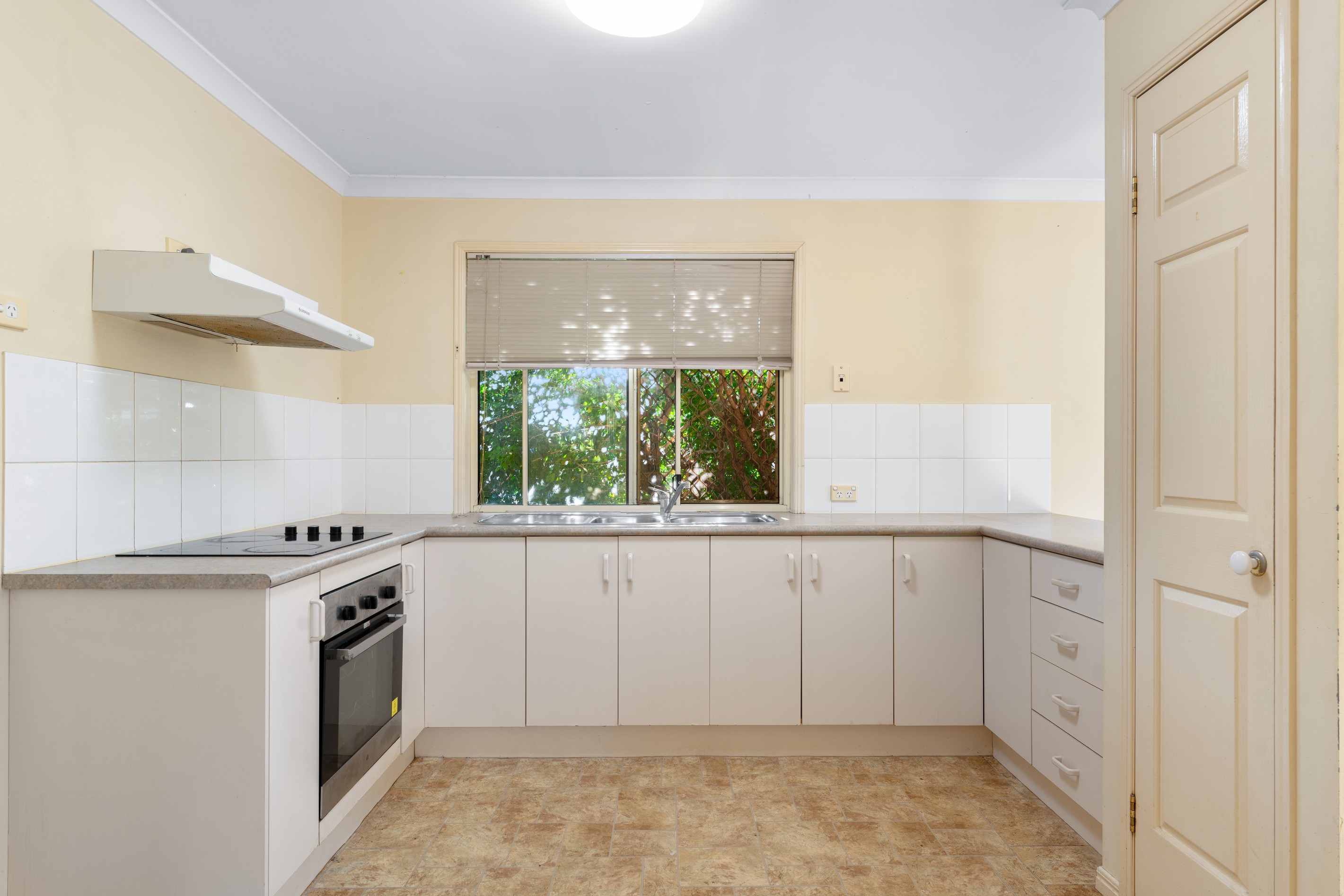 24 Oakwood Drive, Waterford West, QLD 4133