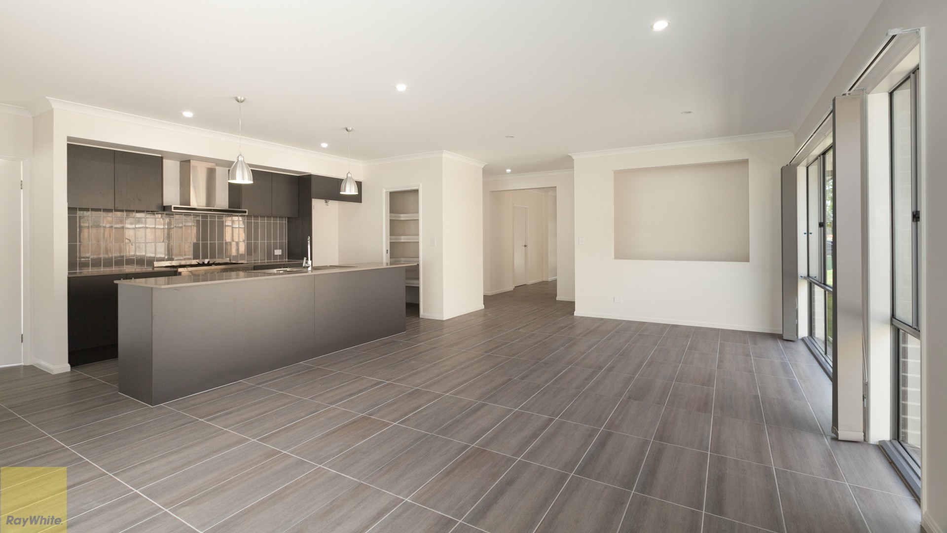 19 Creekwood Circuit, Spring Mountain, QLD 4300
