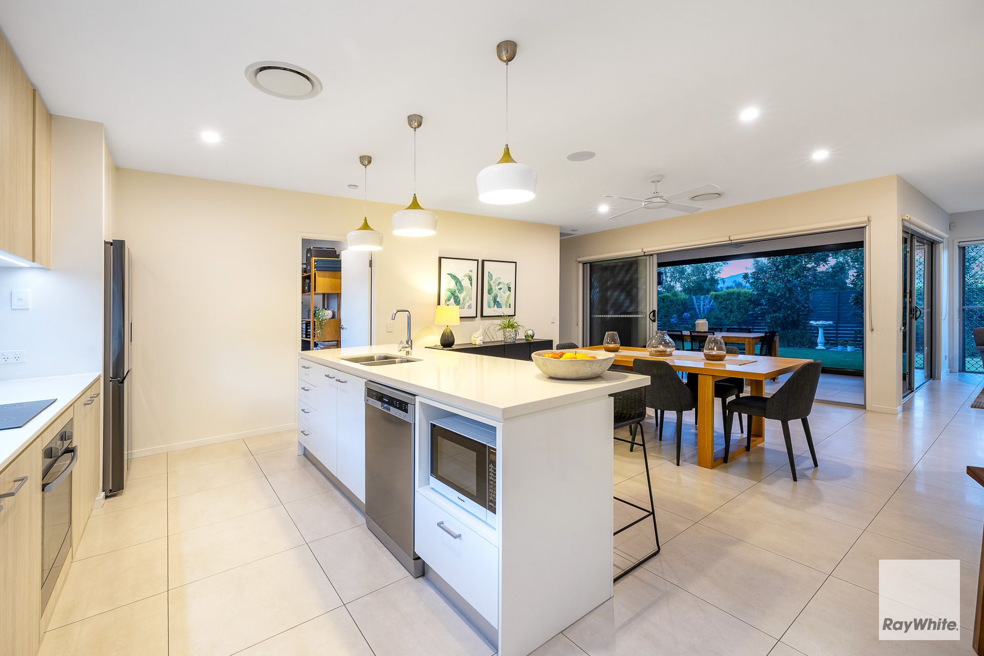 29 Unwin Road North, Redland Bay, QLD 4165