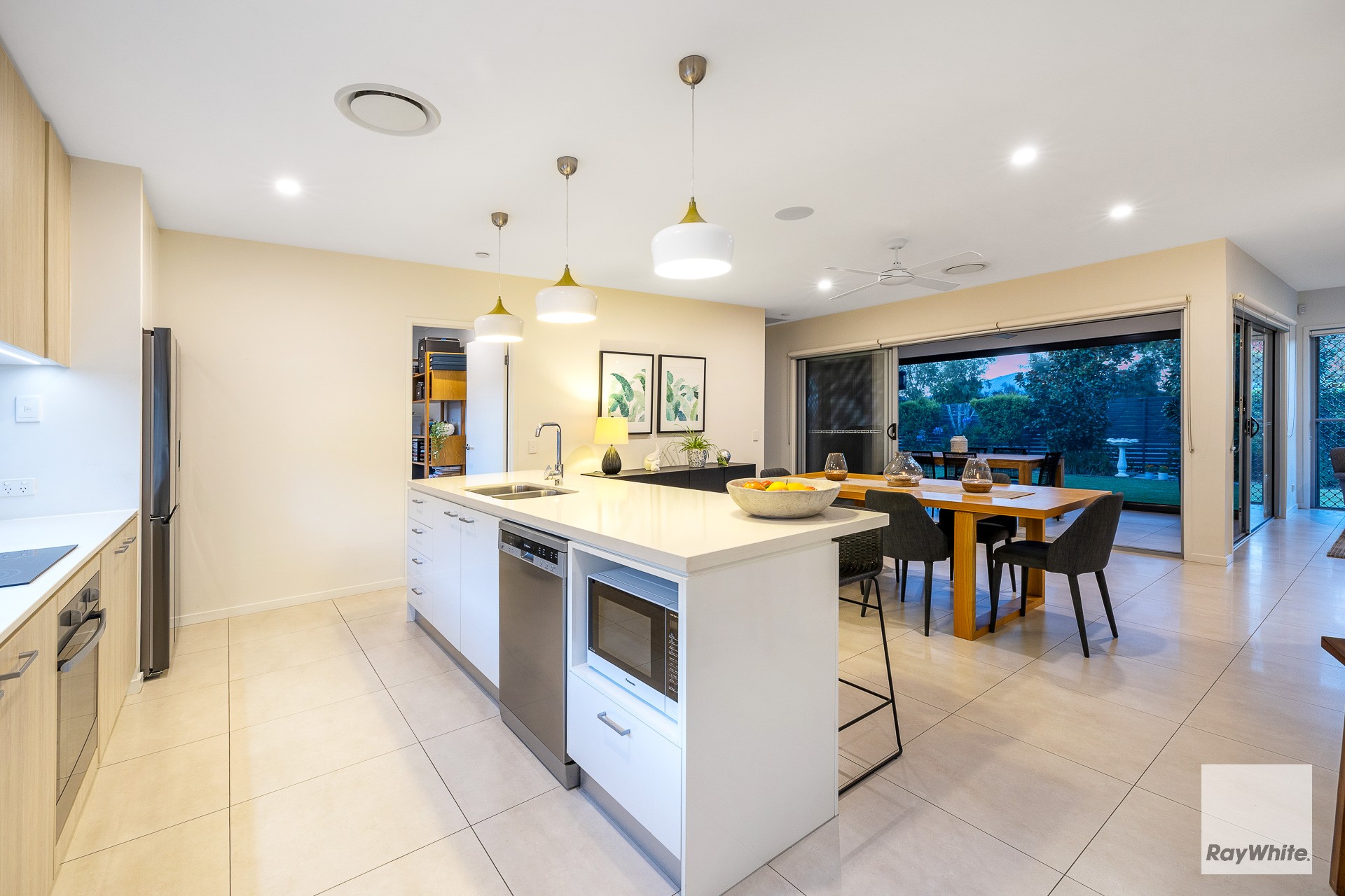 29 Unwin Road North, Redland Bay, QLD 4165