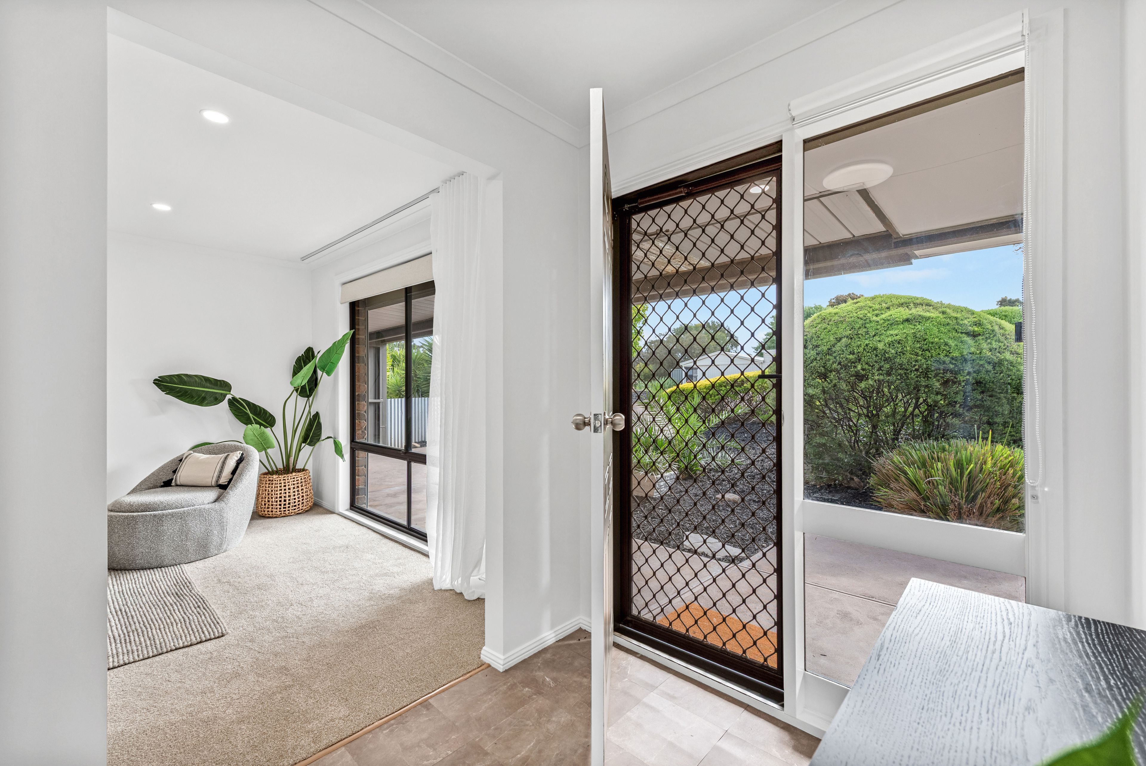 7 Dridan Crescent — photo 4 of 24