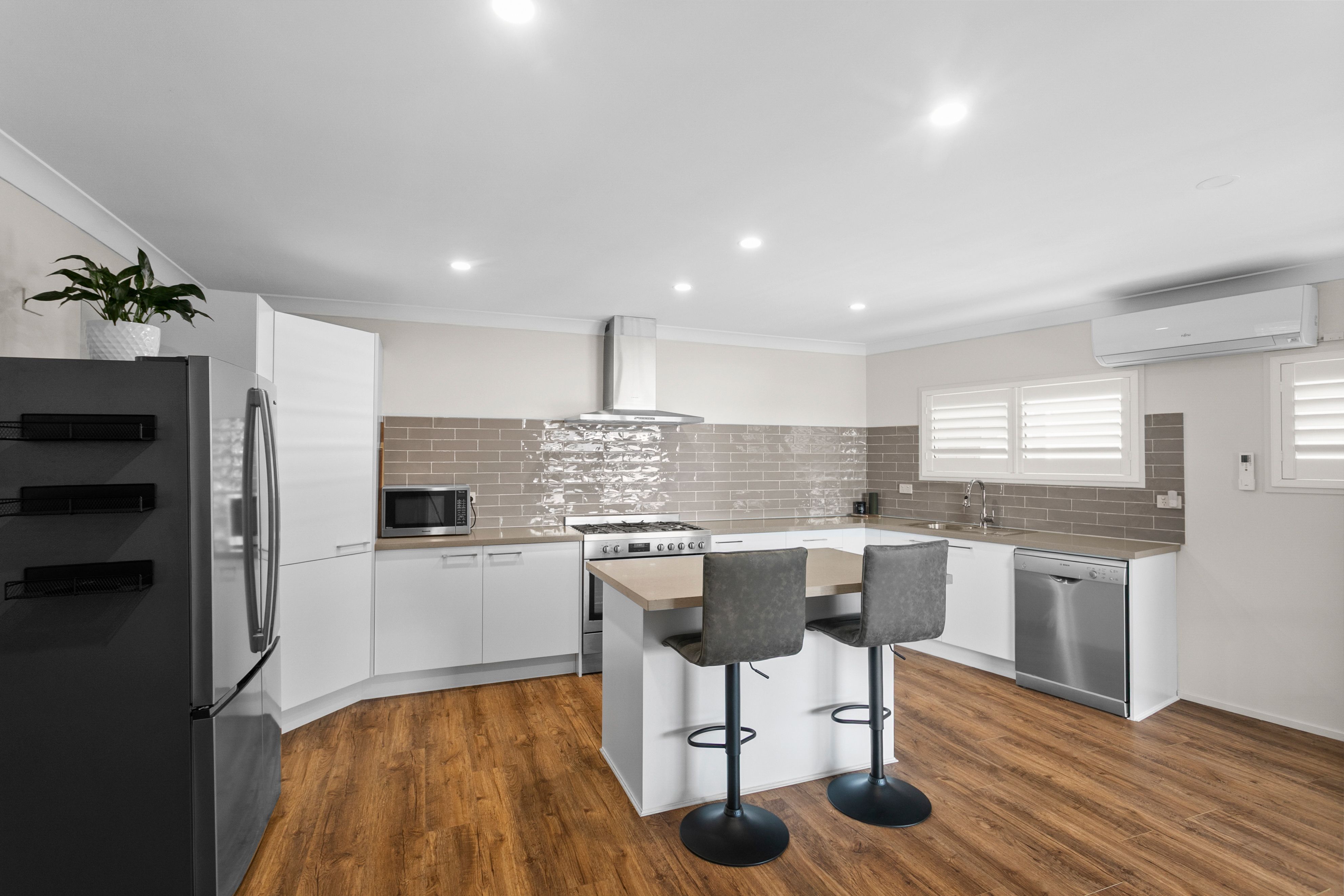 256 Tongarra Road — photo 5 of 11
