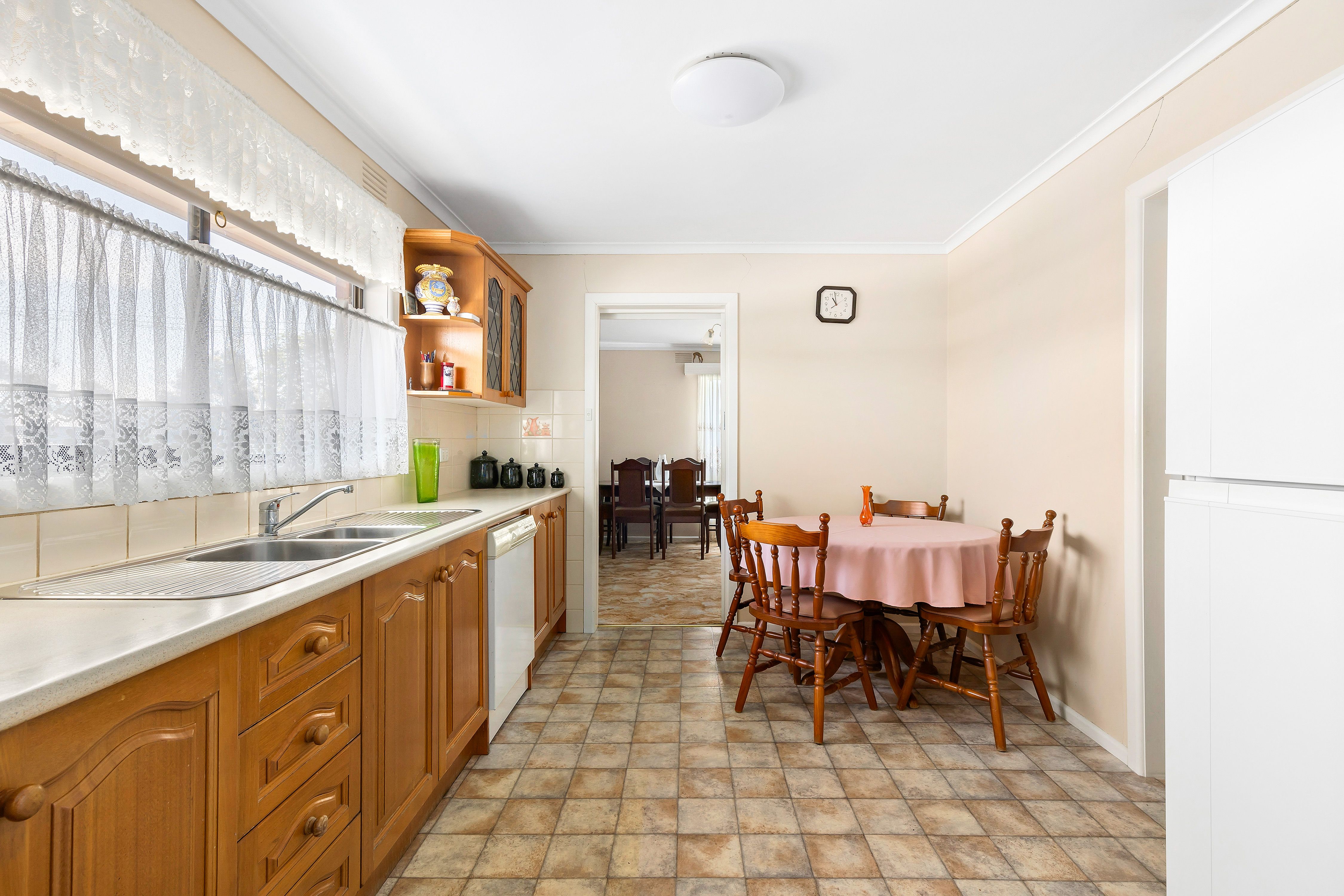17 Somerlayton Crescent — photo 8 of 18