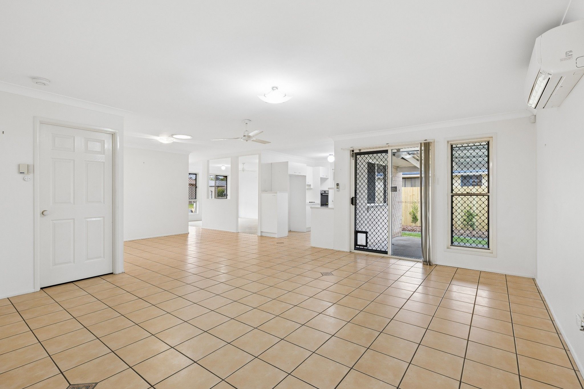 27 Calista Crescent — photo 4 of 19