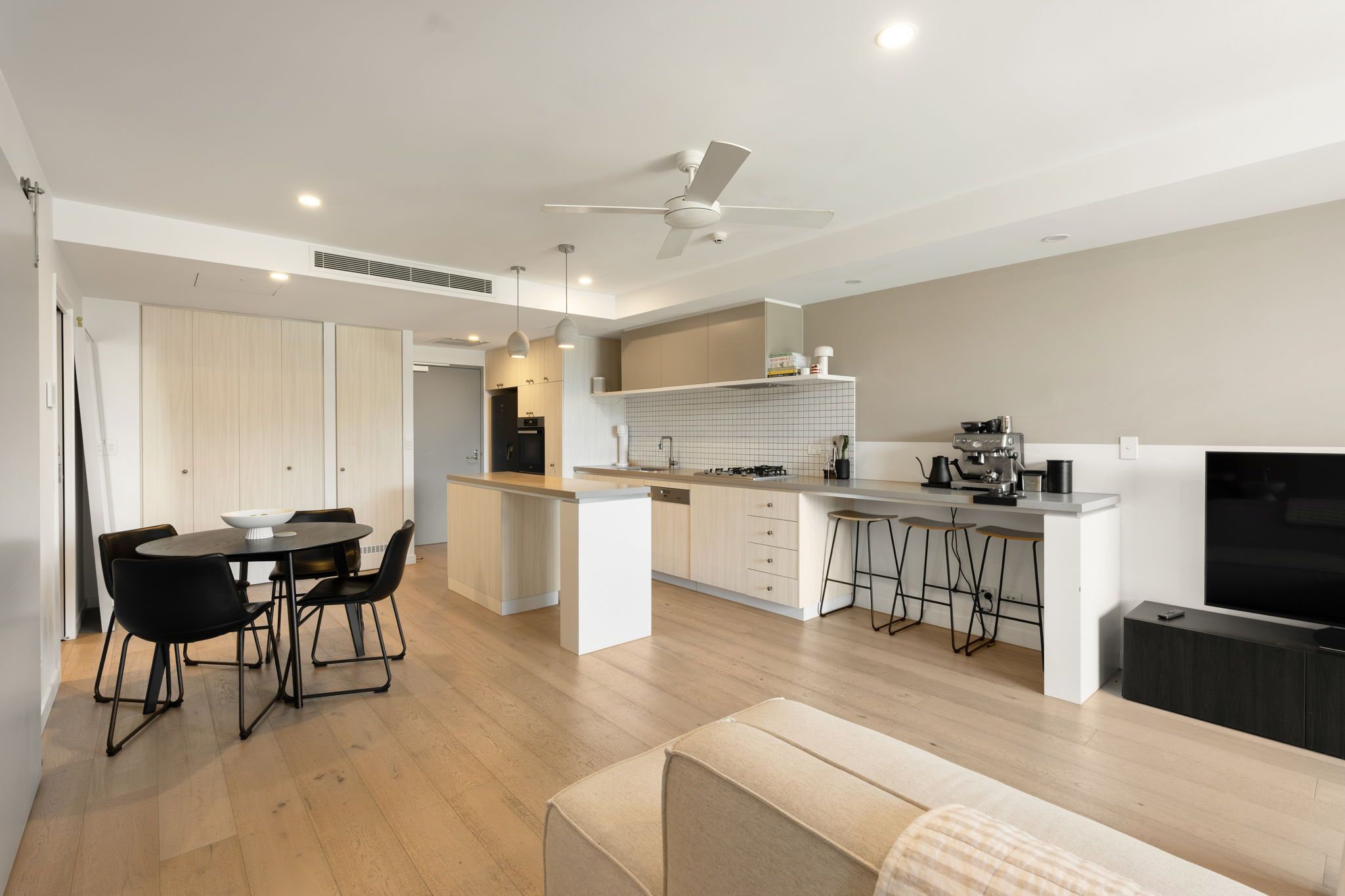 706/109 Commercial Road — photo 5 of 20