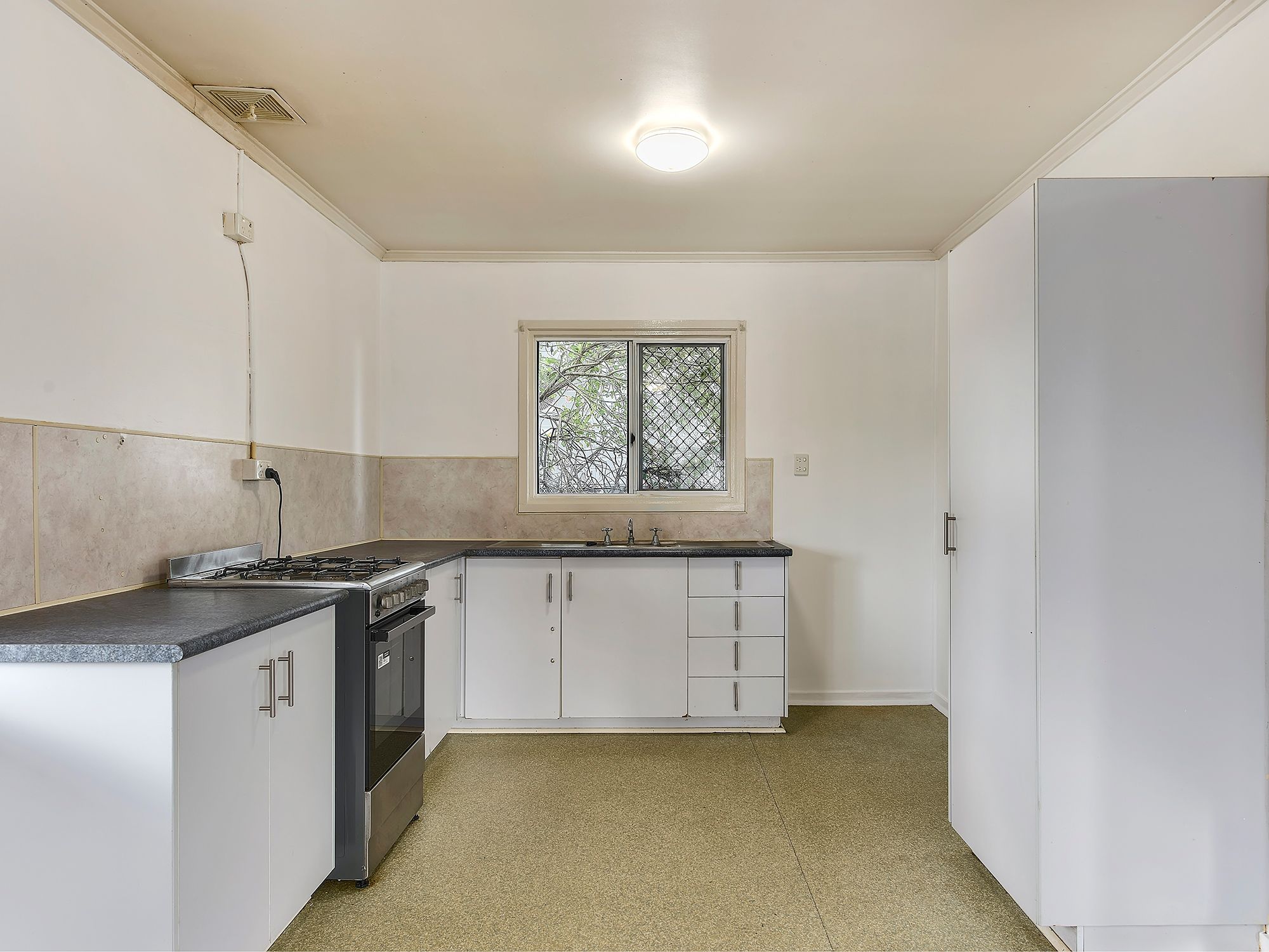 31 Rutherford Street — photo 4 of 16