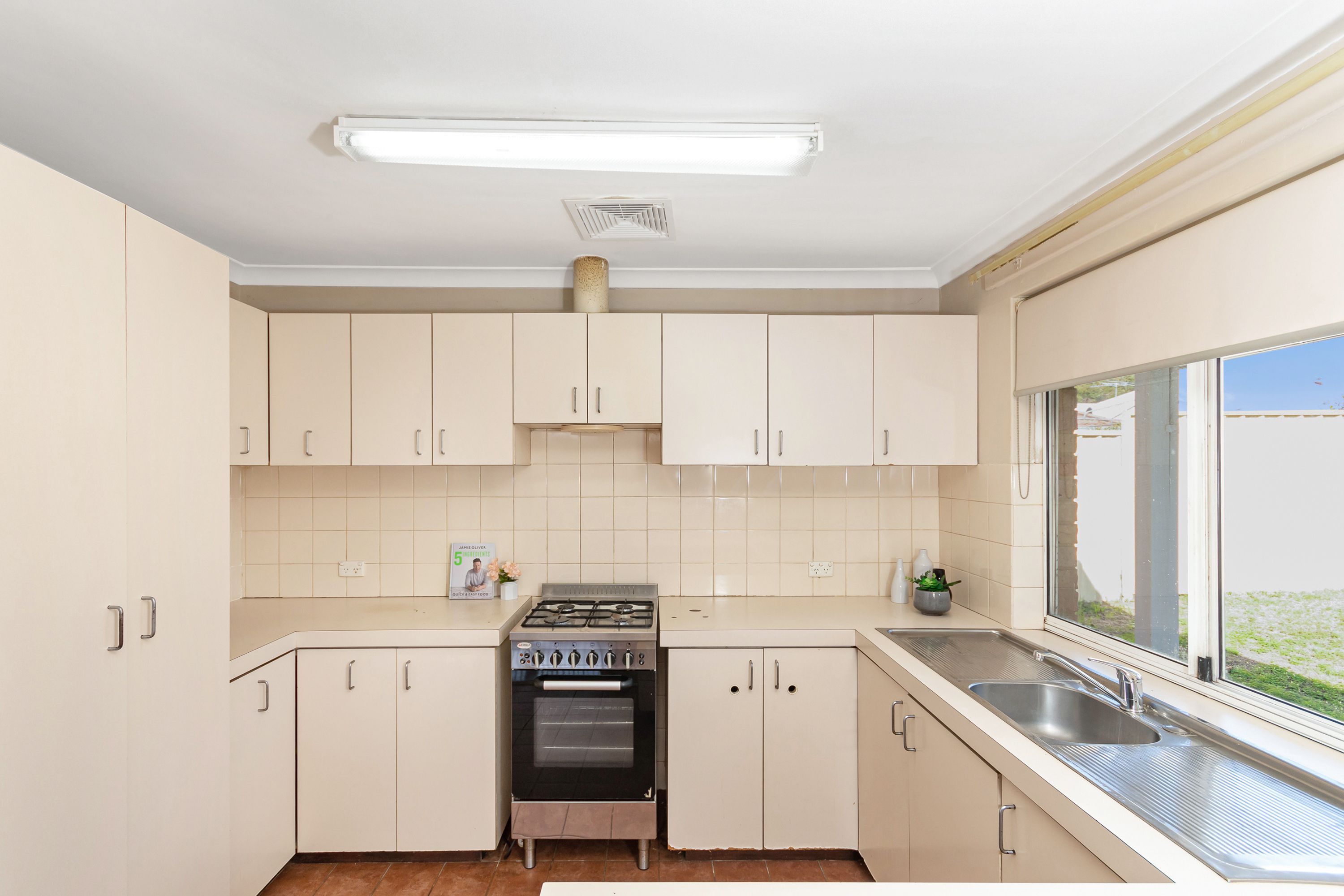 5 Sutton Court — photo 11 of 21