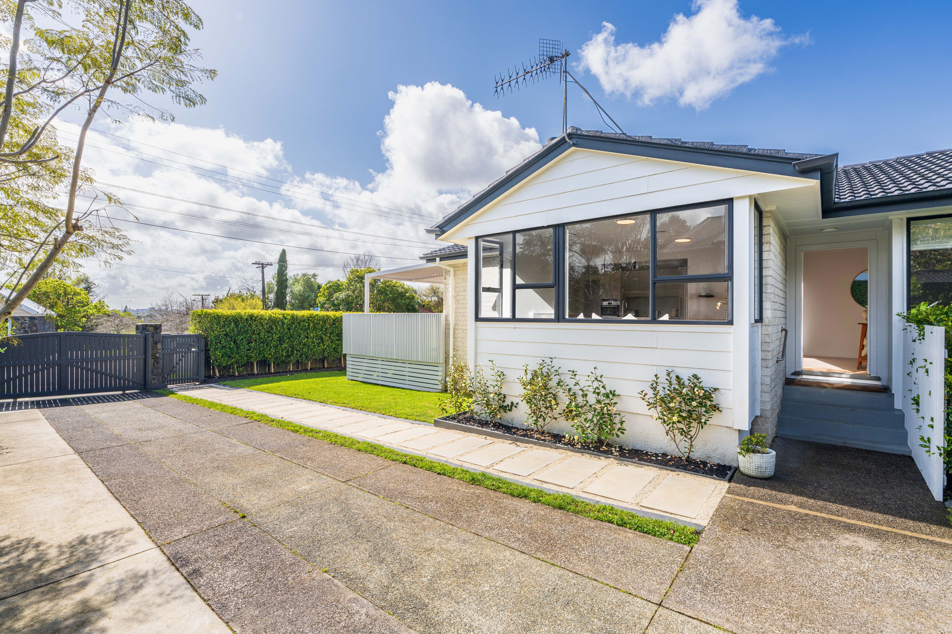 25 Alexis Avenue, Mount Albert, Auckland City 1025 Sold House Ray