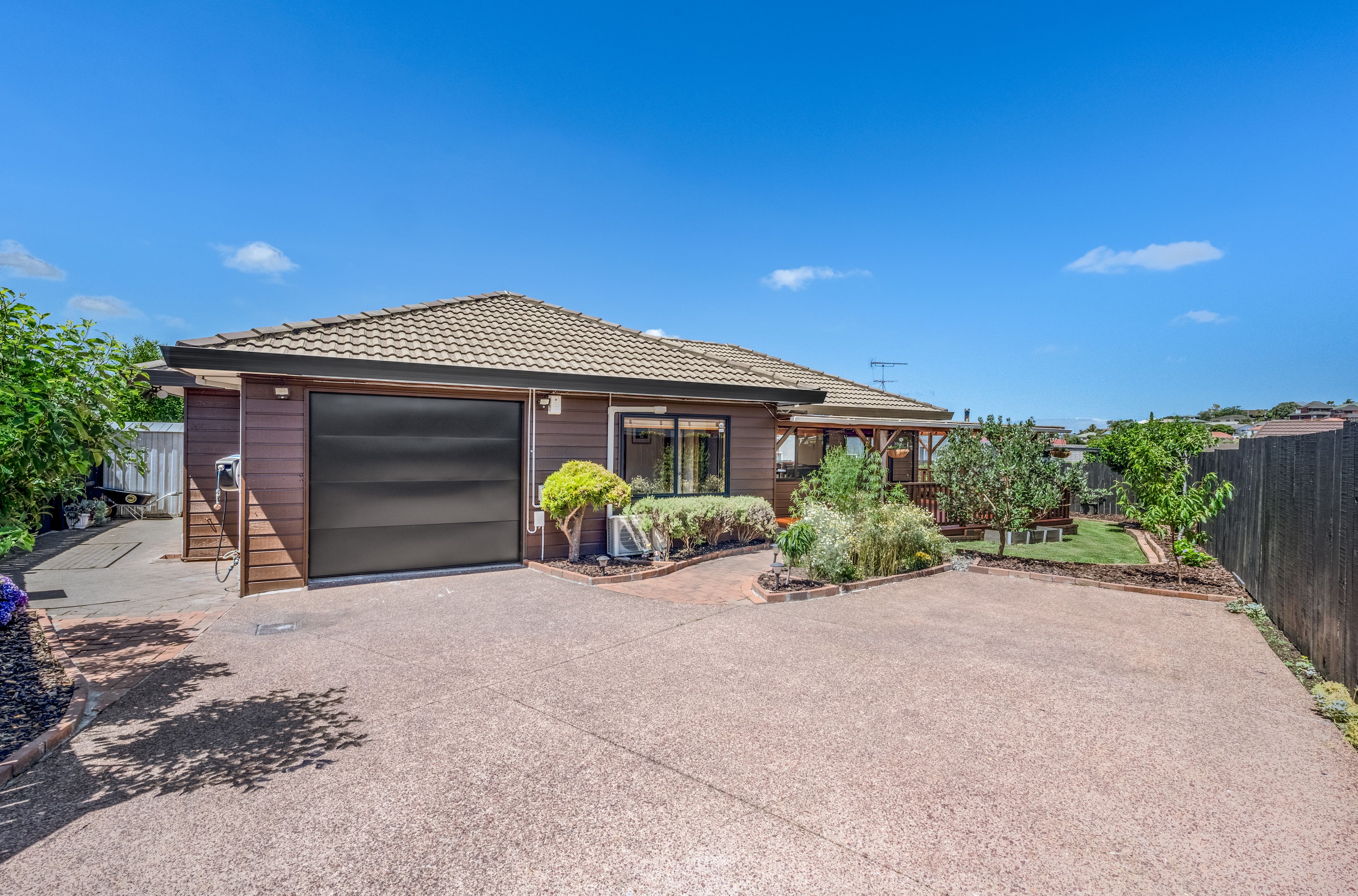 2/21 Channing Crescent, Botany Downs, Manukau City