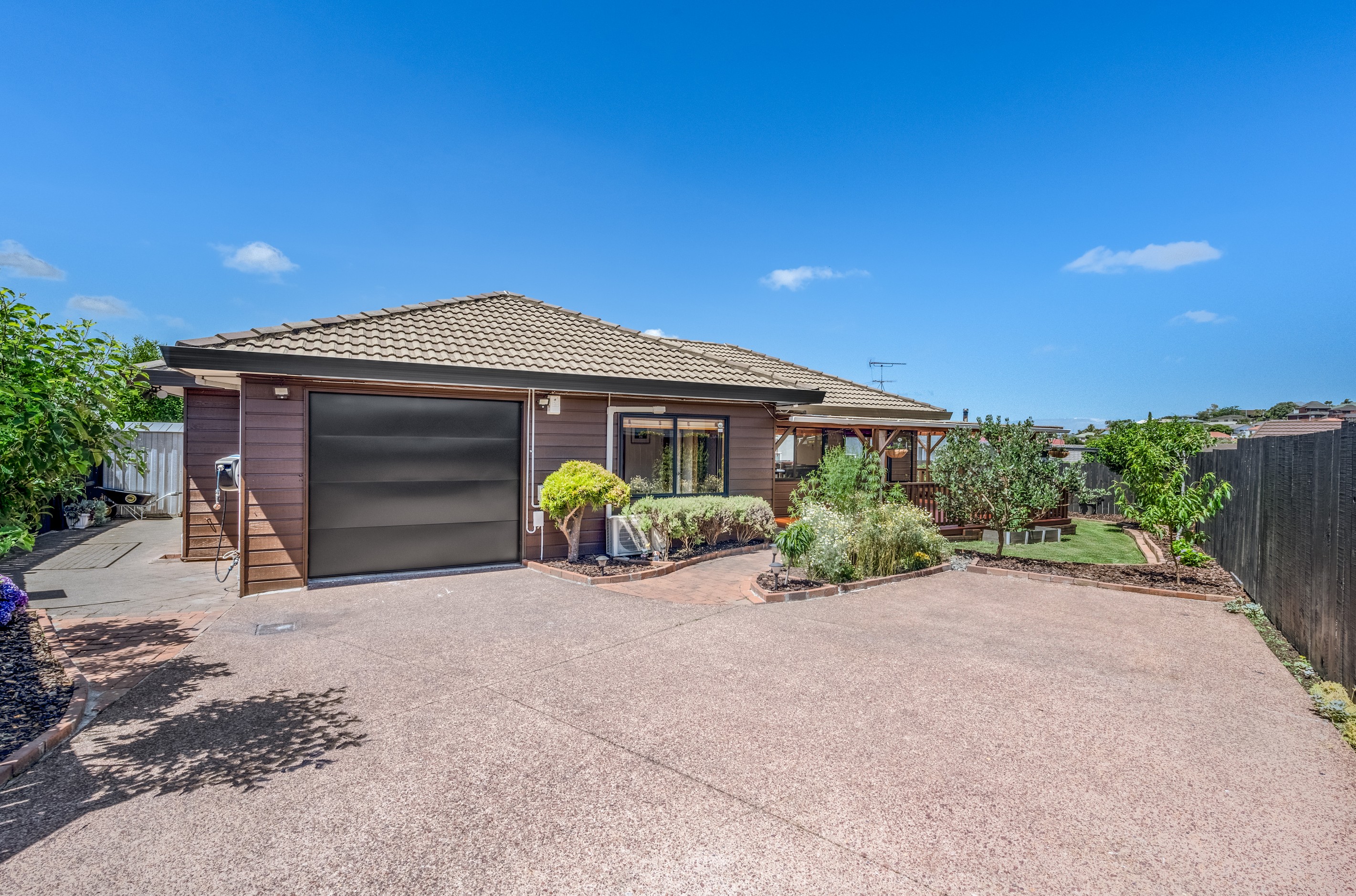 2/21 Channing Crescent, Botany Downs, Manukau City