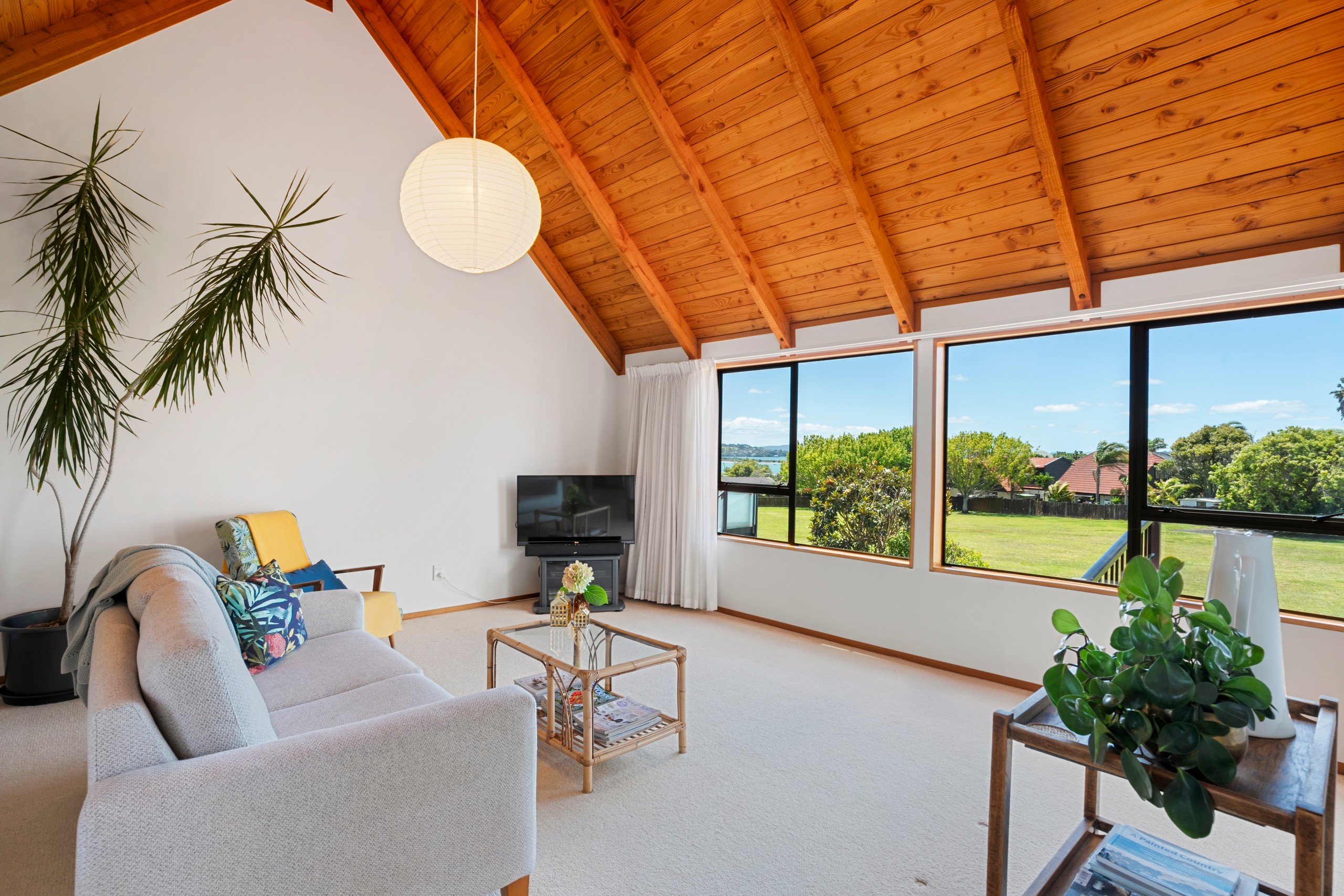 2/13 Nimrod Place, Half Moon Bay, Manukau City