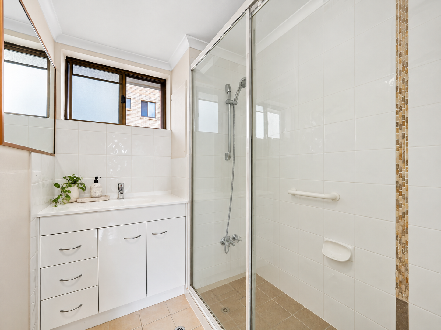 2/63 Nicklin Street — photo 8 of 10