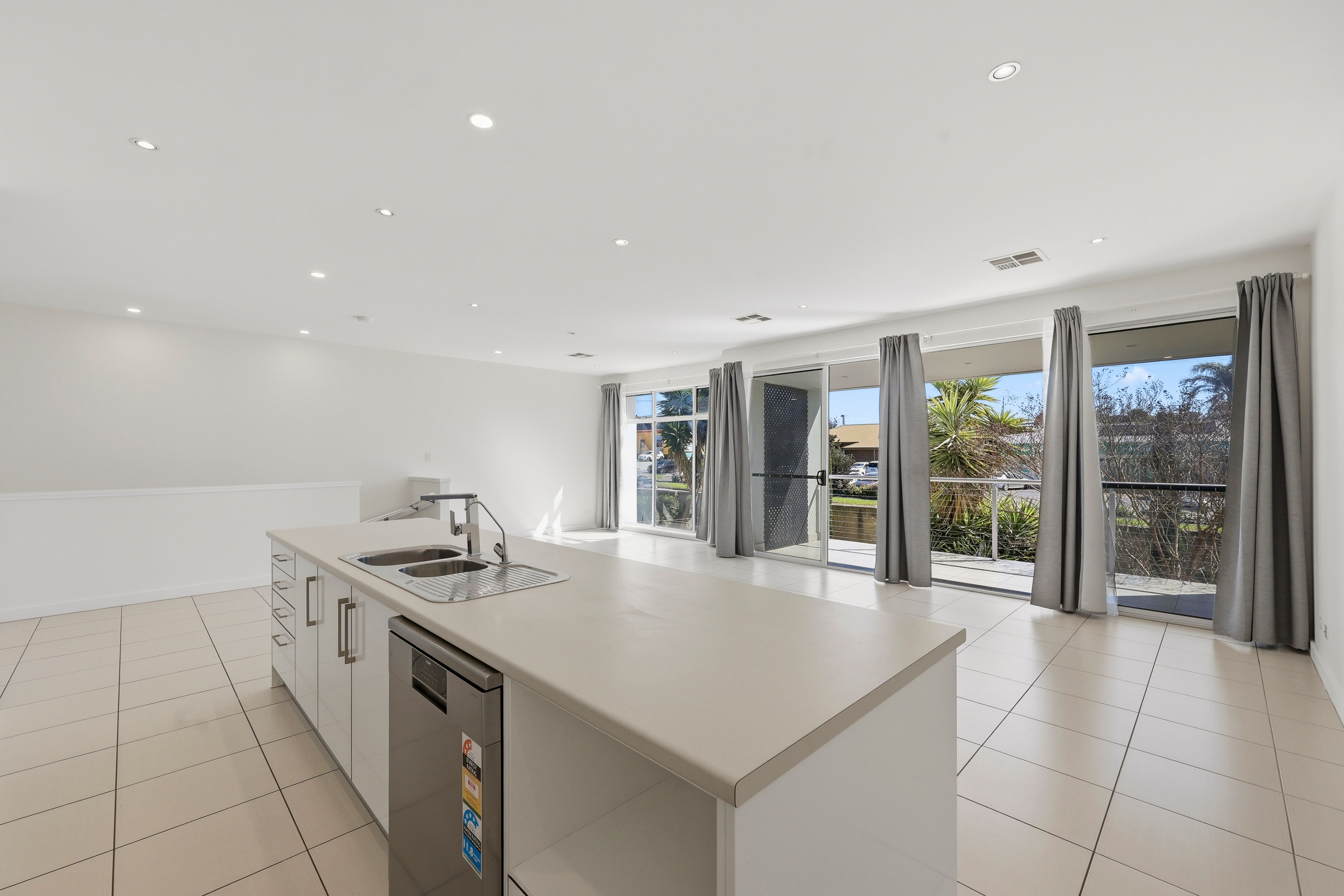 5/294-302 Port Elliot Road — photo 4 of 23