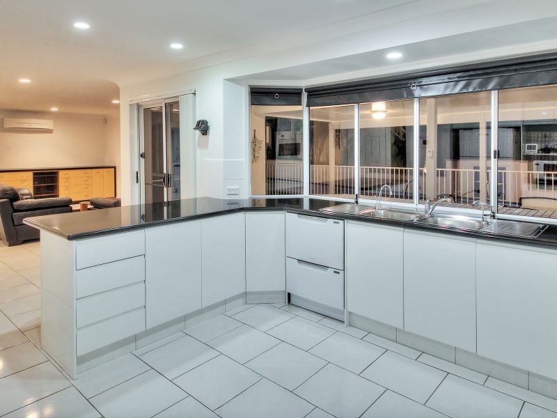 11 St John Close, Parkinson, QLD 4115