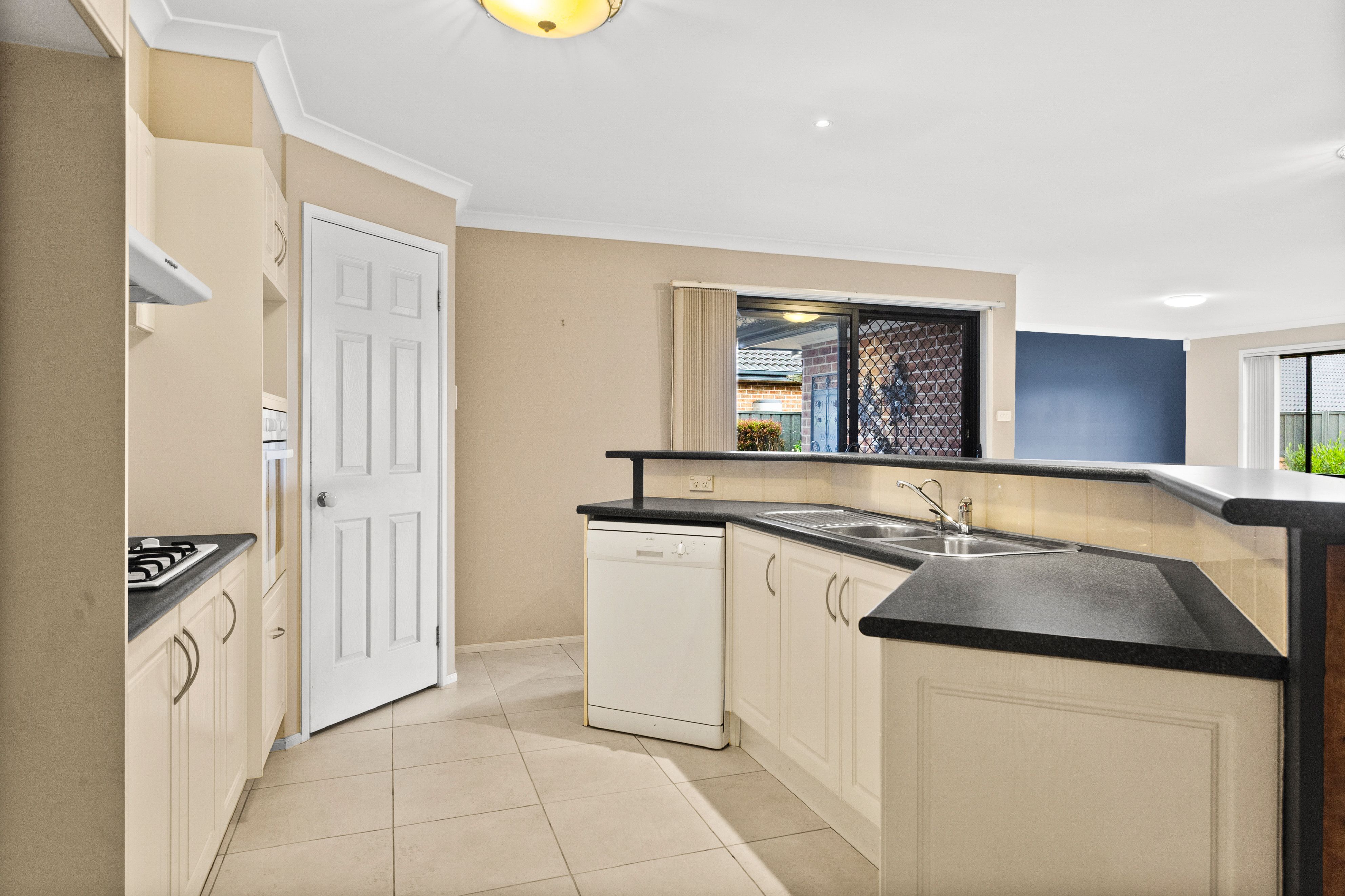 146 Haywards Bay Drive — photo 2 of 5