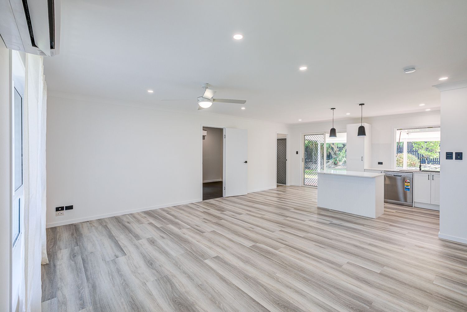 15 Rutyna Crescent, Crestmead, QLD 4132