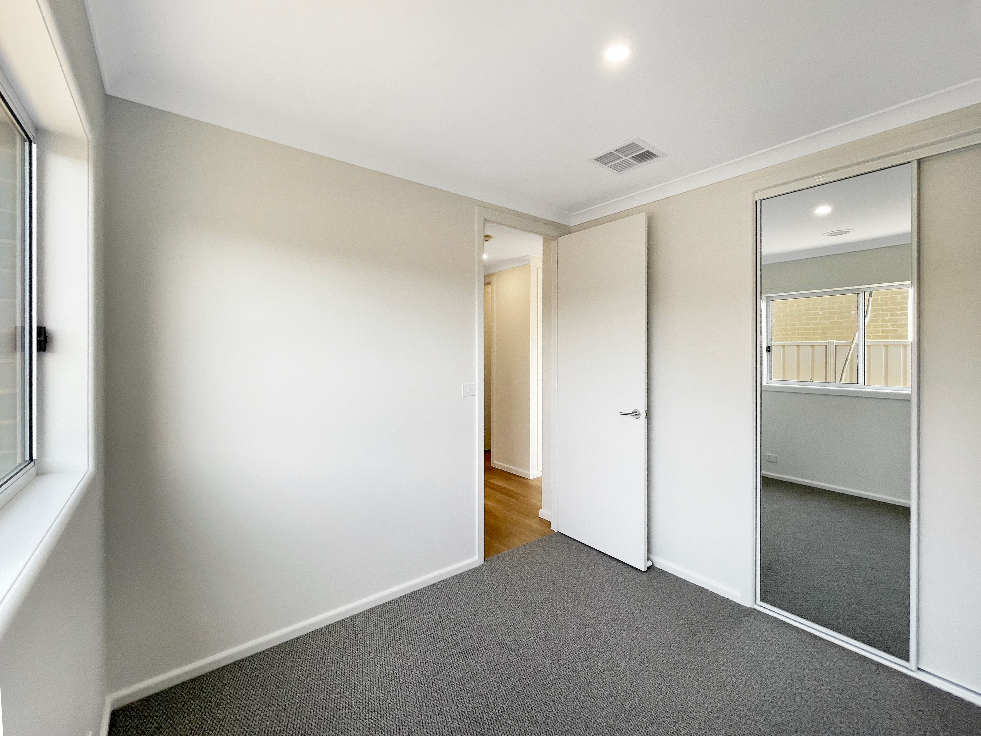 19 Ambridge Avenue — photo 9 of 11