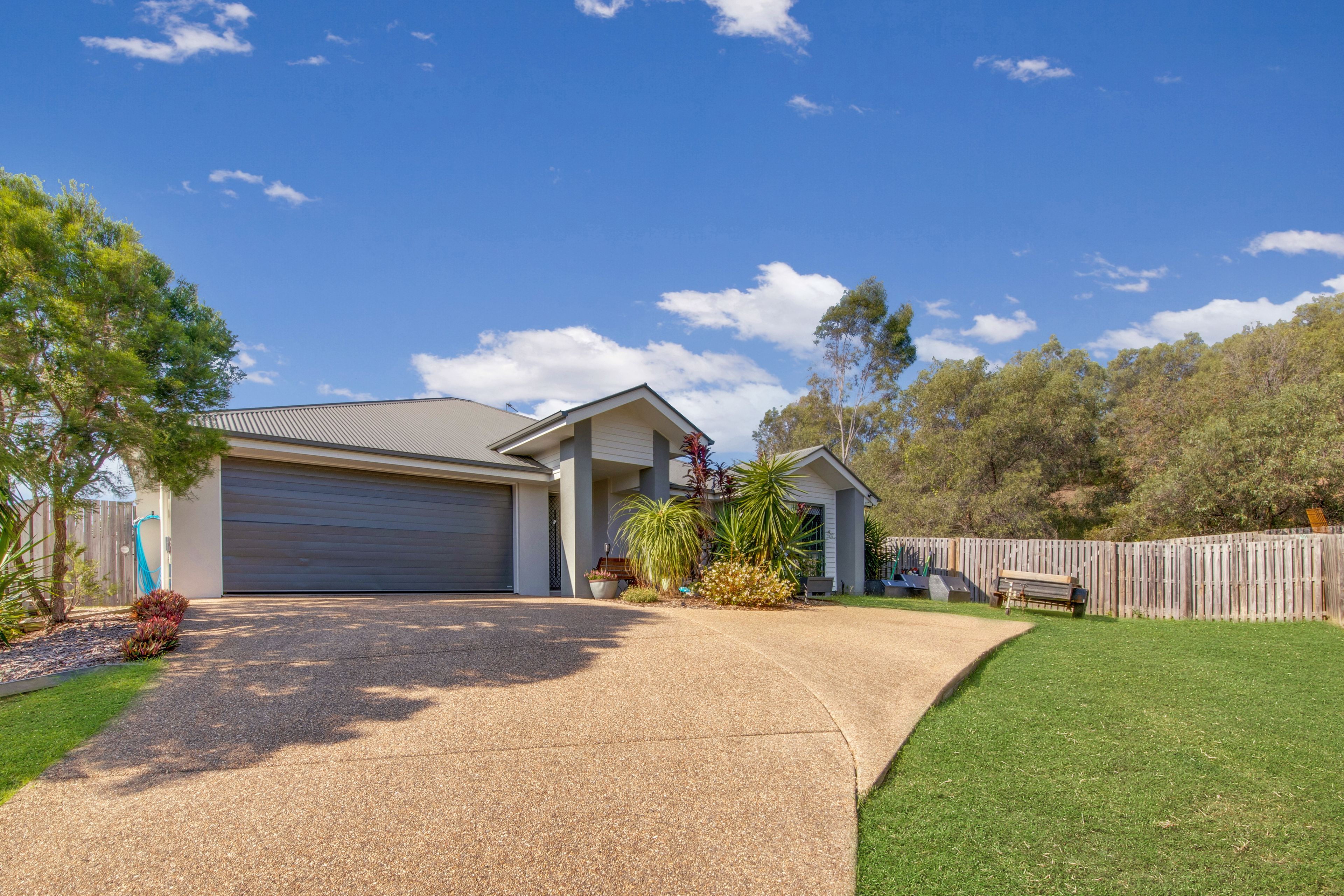 9 Eccles Close, Kirkwood, QLD 4680