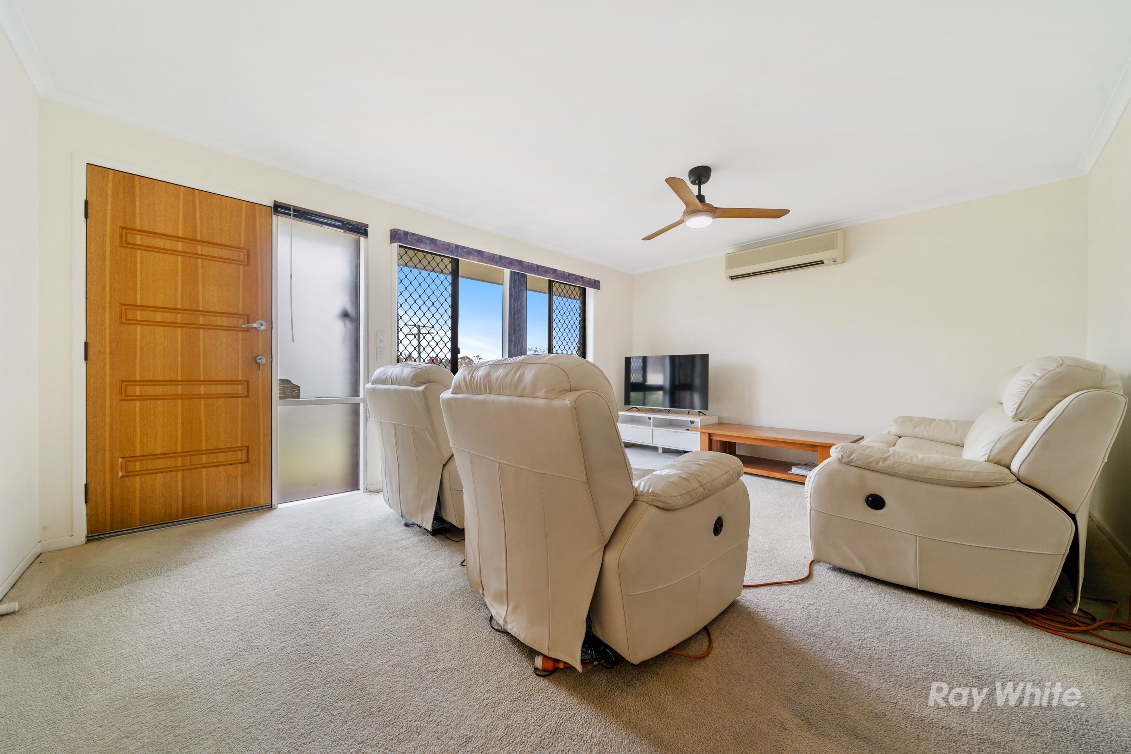 2 Kingfield Court, Regents Park, QLD 4118