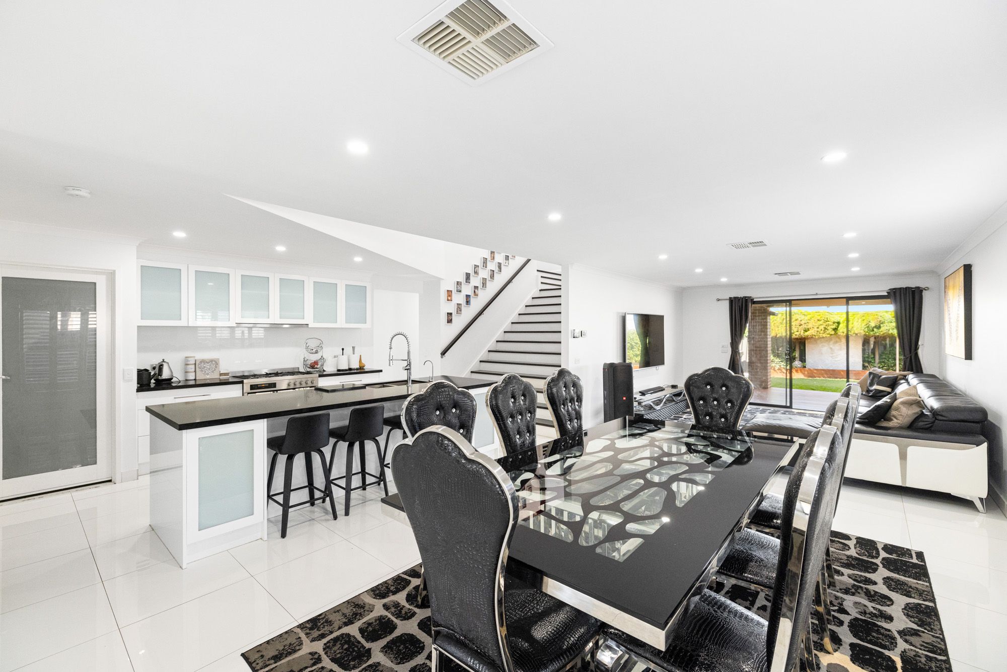 30 Field Street, MANOR LAKES, VIC 3024