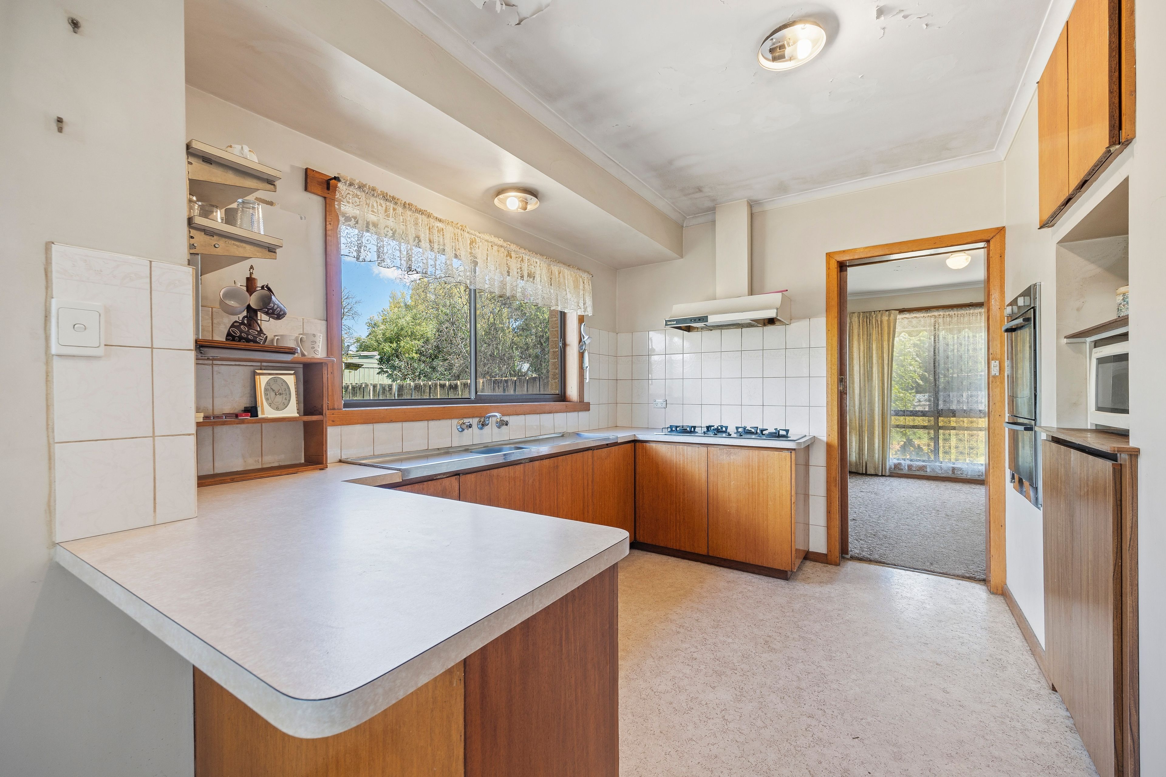 209 Howe Street — photo 6 of 30