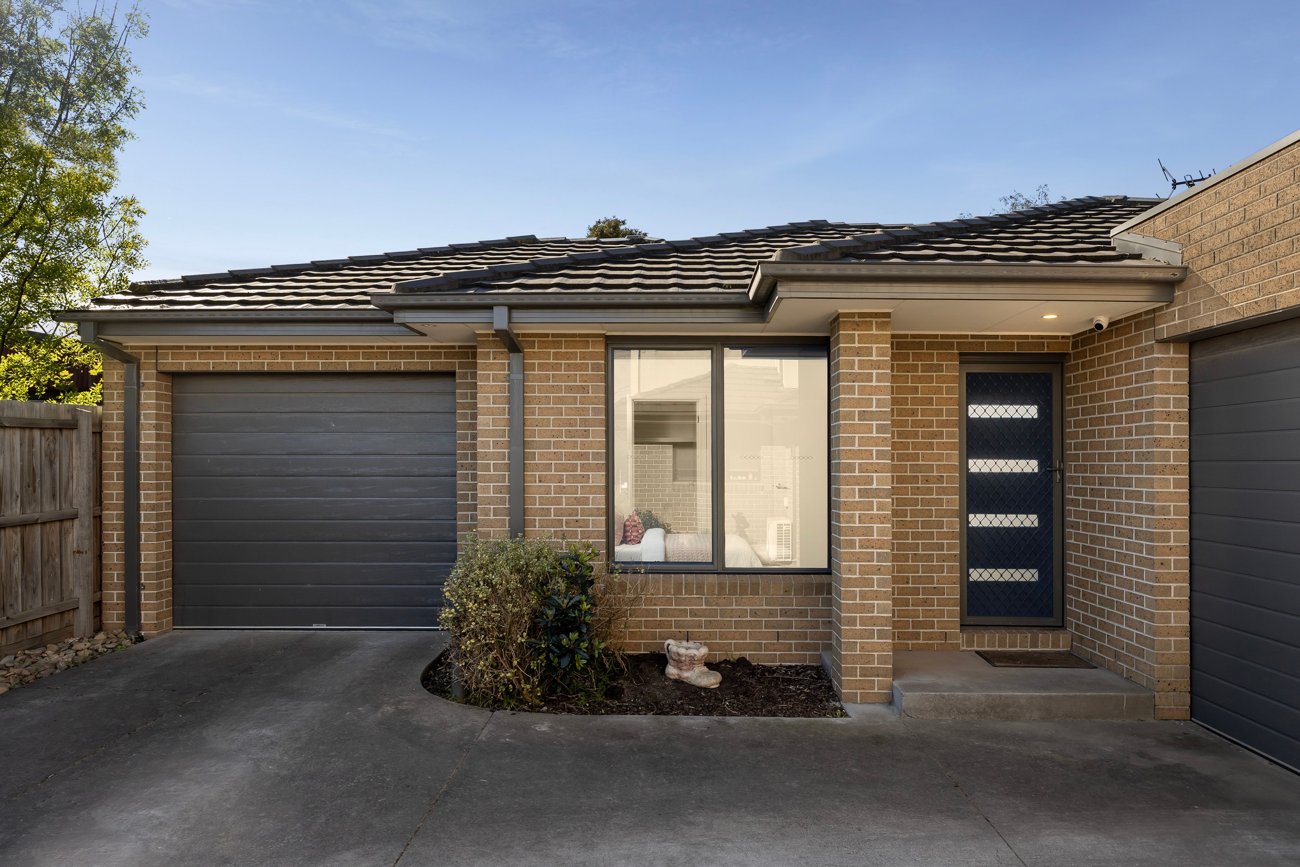 2/6 Mullock Road — photo from Ray White Sunbury
