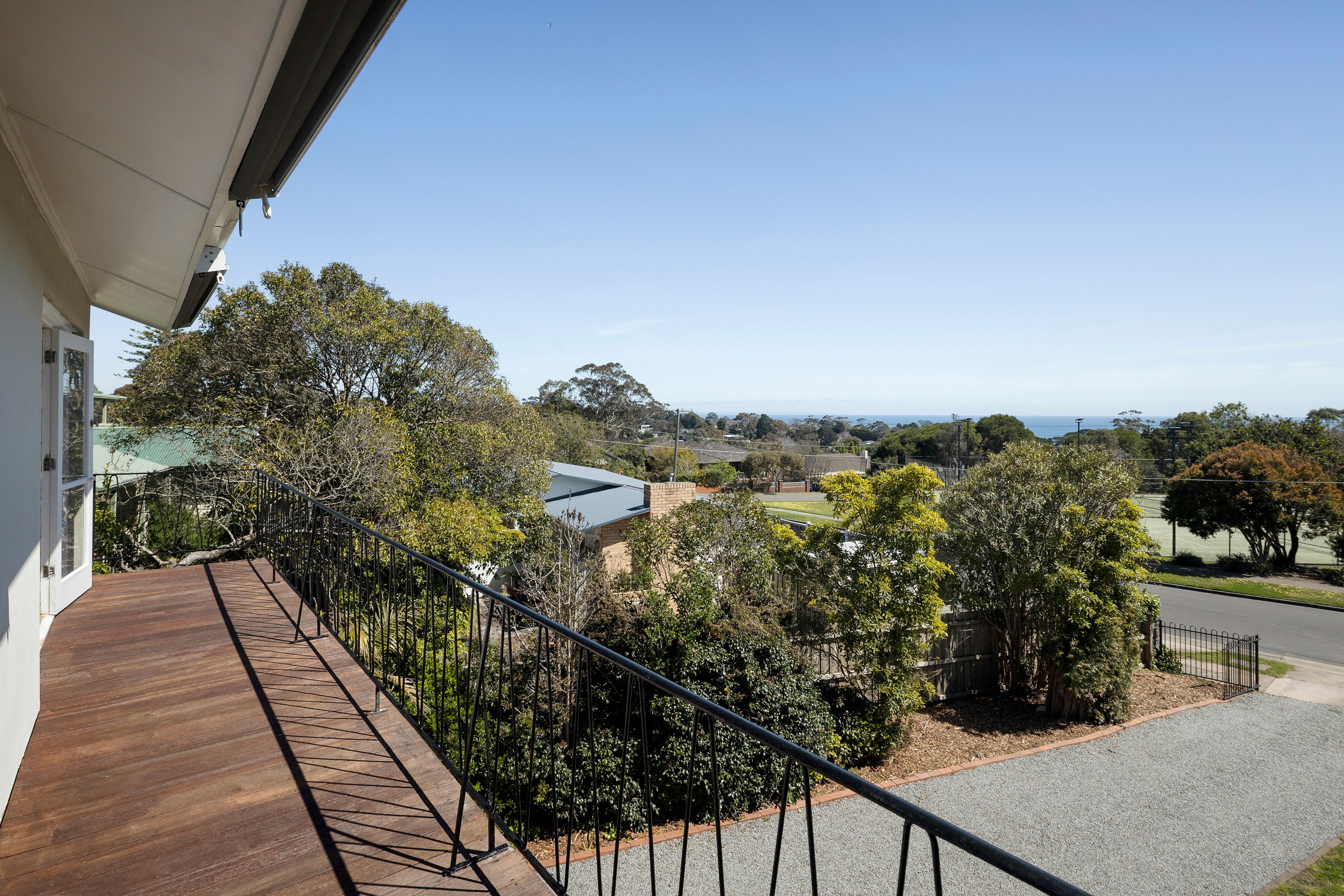 2 Bowes Street — photo 10 of 11