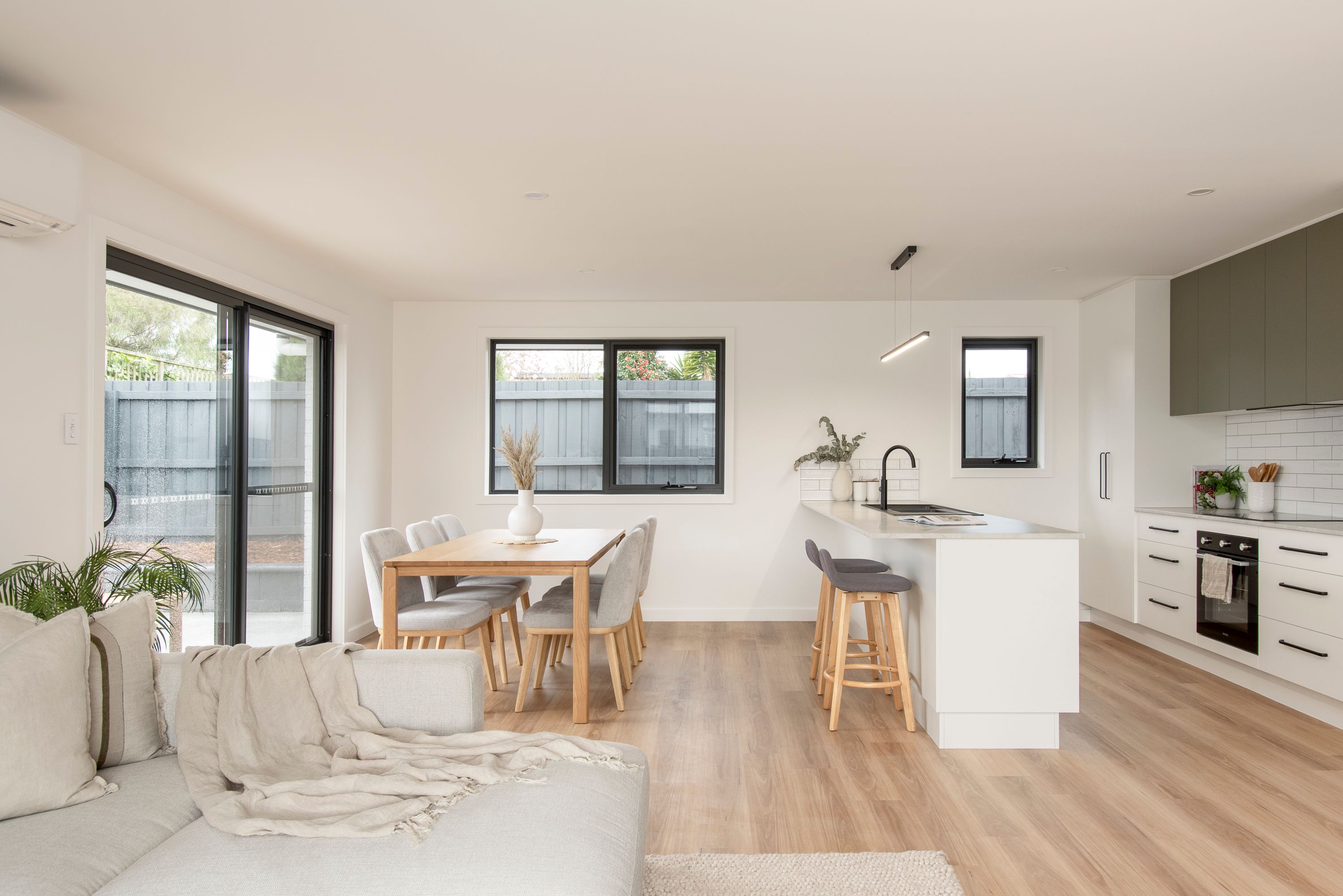 2/35 Summerdale Grove — photo 3 of 10