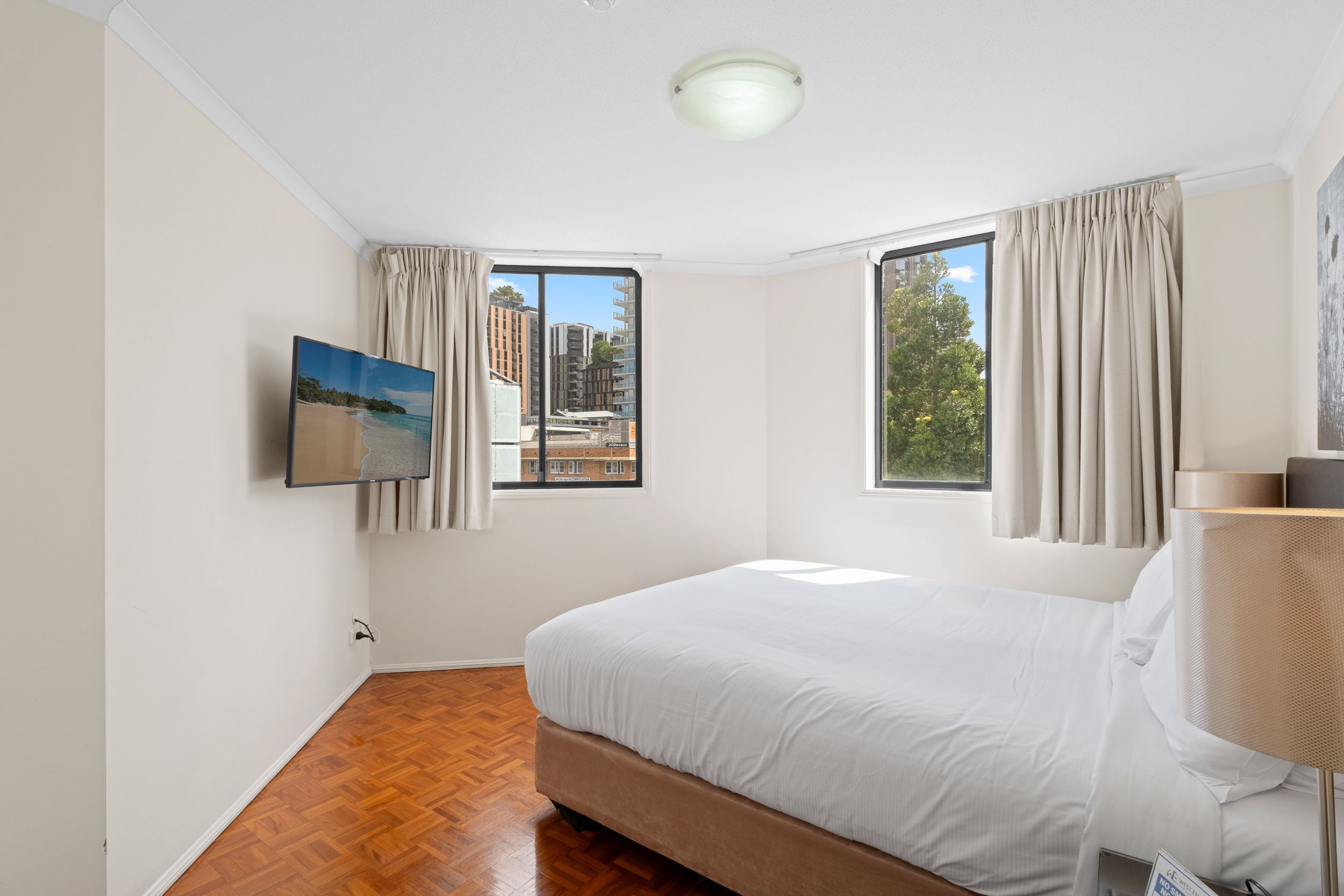 312 & 313/5 Edmondstone Street — photo 4 of 14