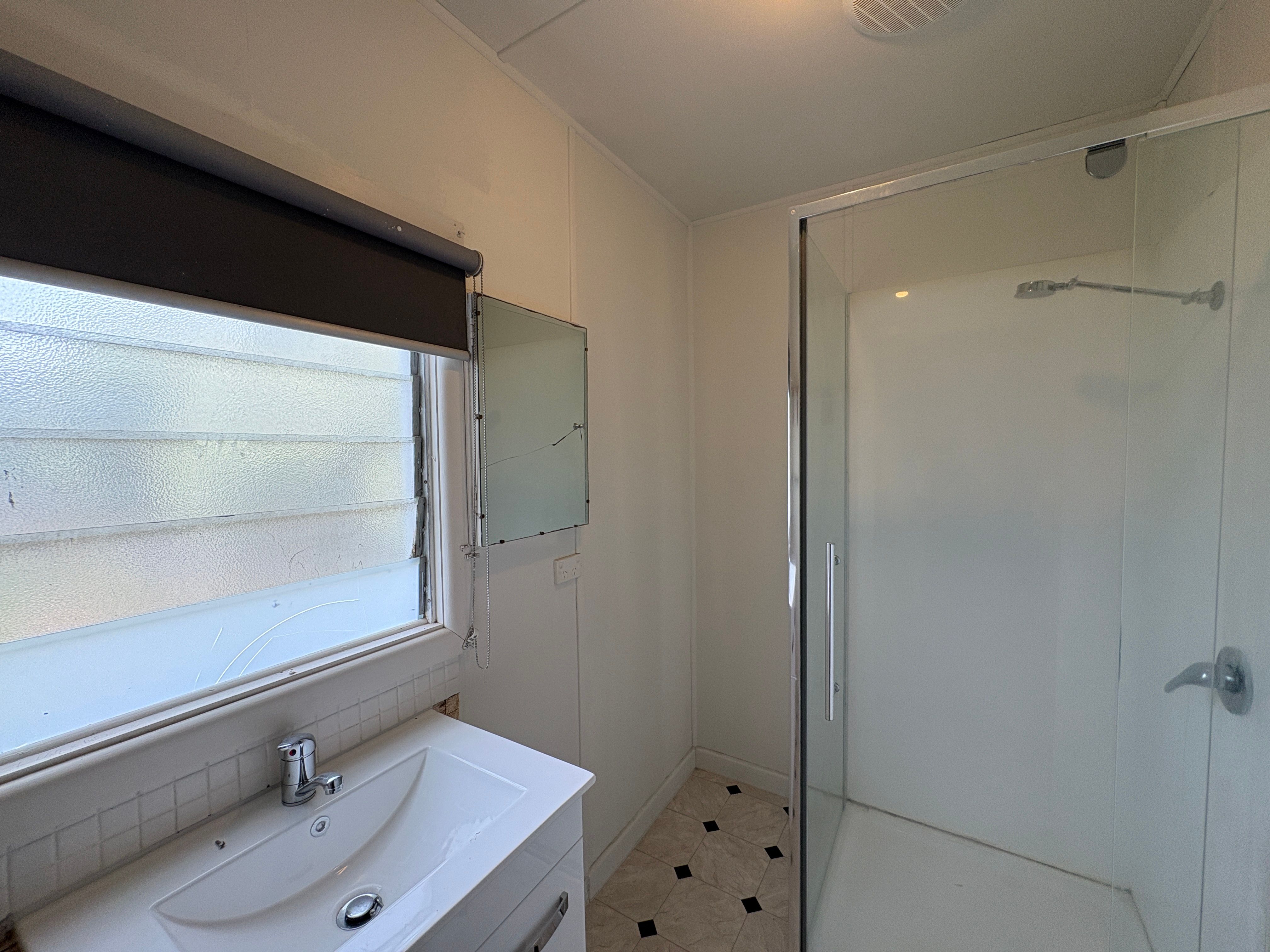 2/51 Wollaston Road — photo 4 of 4