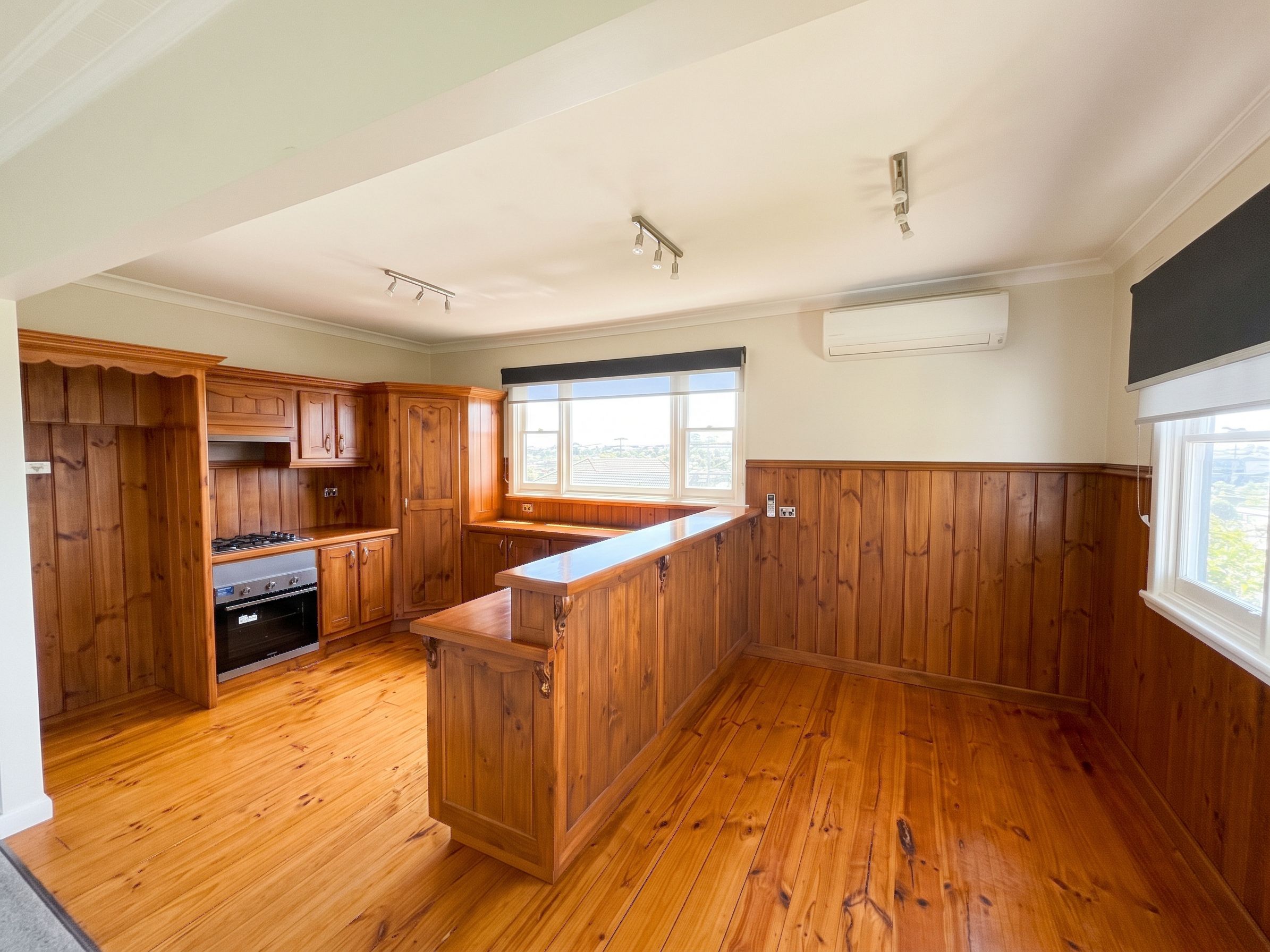 1 Lachlan Street — photo 3 of 7