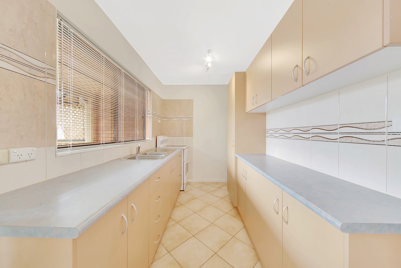 3/253 Auckland Street, South Gladstone, QLD 4680