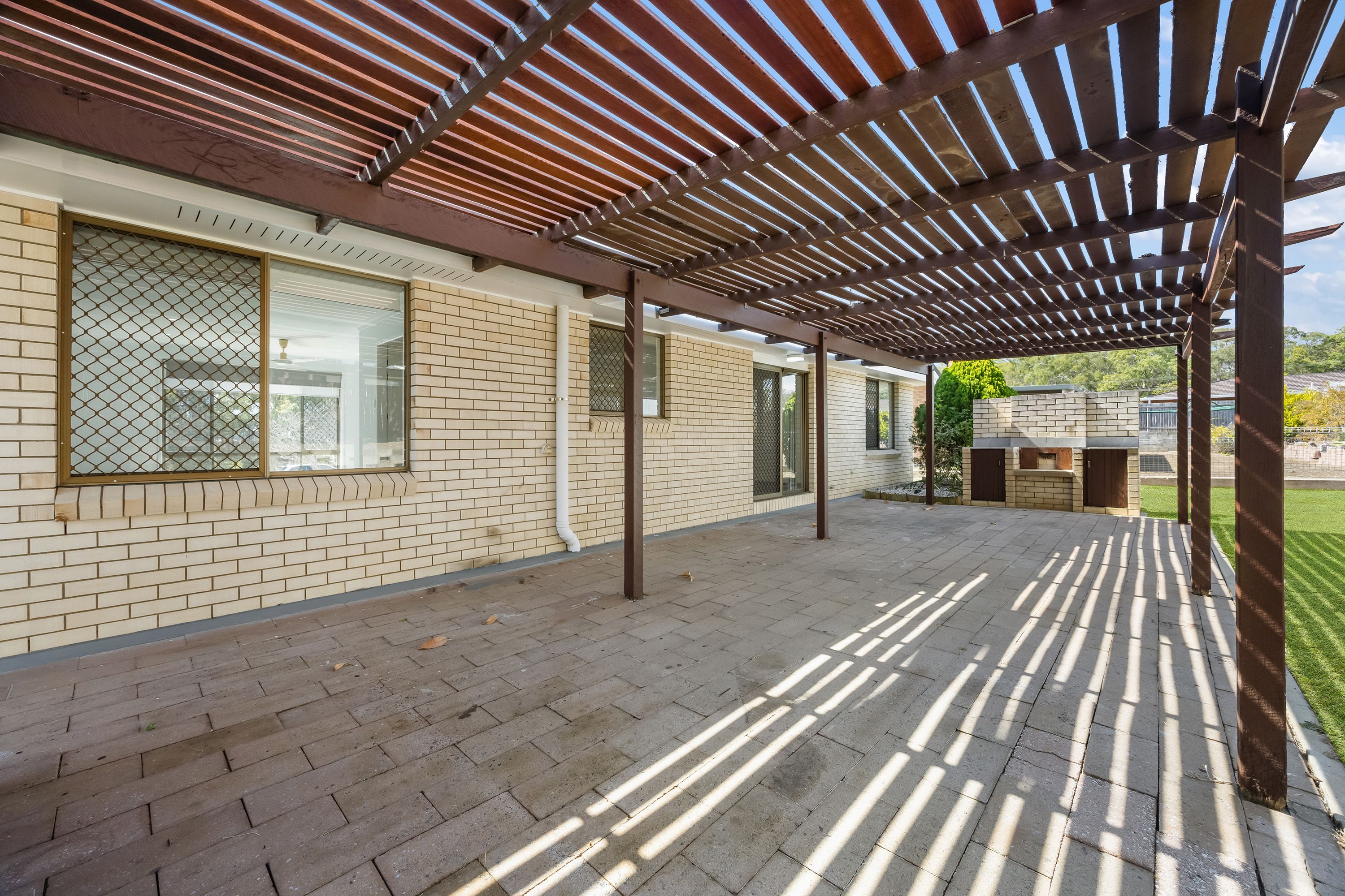 6 Aramac Drive — photo 11 of 12