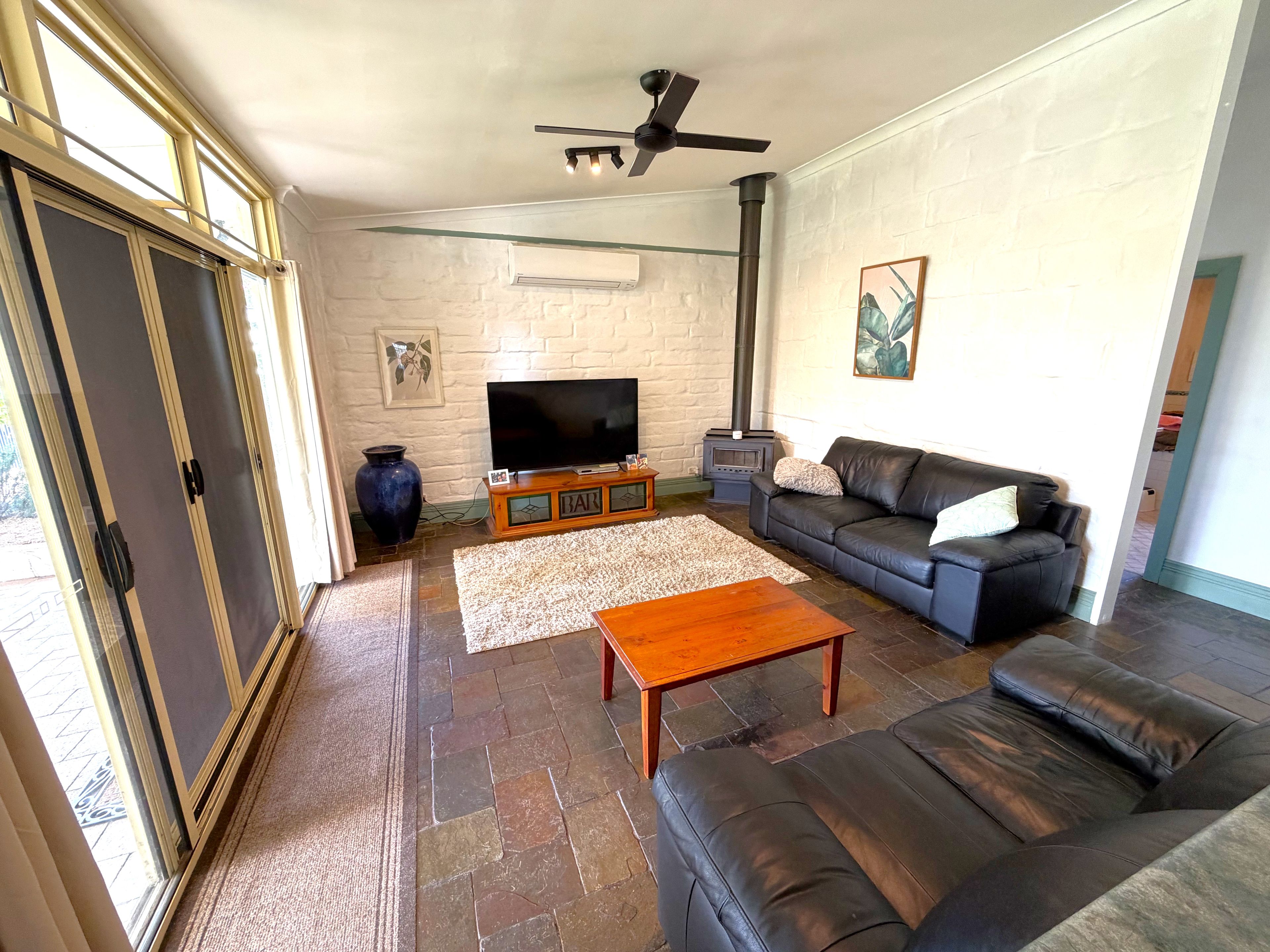 98 Russell Street, Deniliquin, NSW 2710